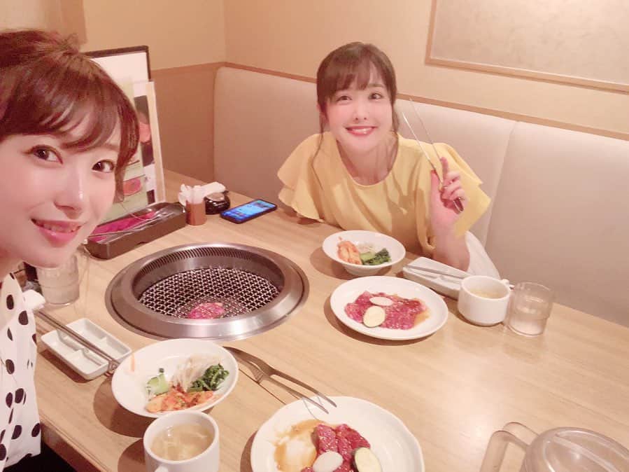 髙橋明日香のインスタグラム：「あいぴーこと嘉陽愛子ちゃんと焼肉ランチ。 からの、カフェでまったりお茶。  いつ会っても顔ちっちゃくて可愛いすぎるよ、このお姉さん。 たくさん喋った〜(*´◡｀​*)」