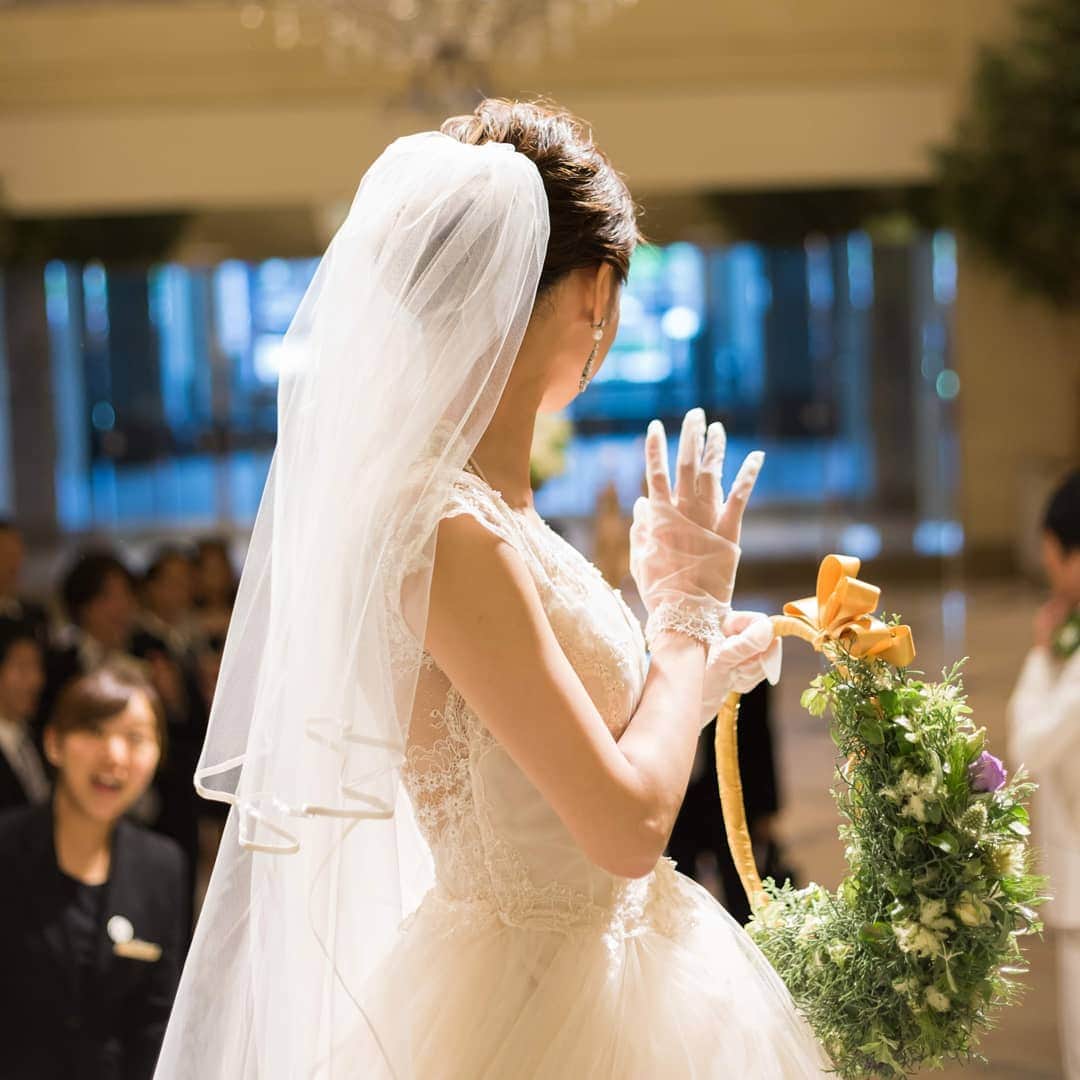 横浜ロイヤルパークホテルウエディングさんのインスタグラム写真 - (横浜ロイヤルパークホテルウエディングInstagram)「#landmarkwedding ・ 大階段を昇って振り返ると、たくさんの笑顔と祝福が。 横浜ロイヤルパークホテルの花嫁様しか昇ることのできないこの大階段で、一番美しい瞬間をお写真に残します。 ・ ブライダルフェアのご予約はプロフィールURLよりお進みください。 ホームページ予約限定特典も‼ @landmarkwedding ・ ・ ・」8月2日 14時08分 - yokohamaroyalpark_wedding