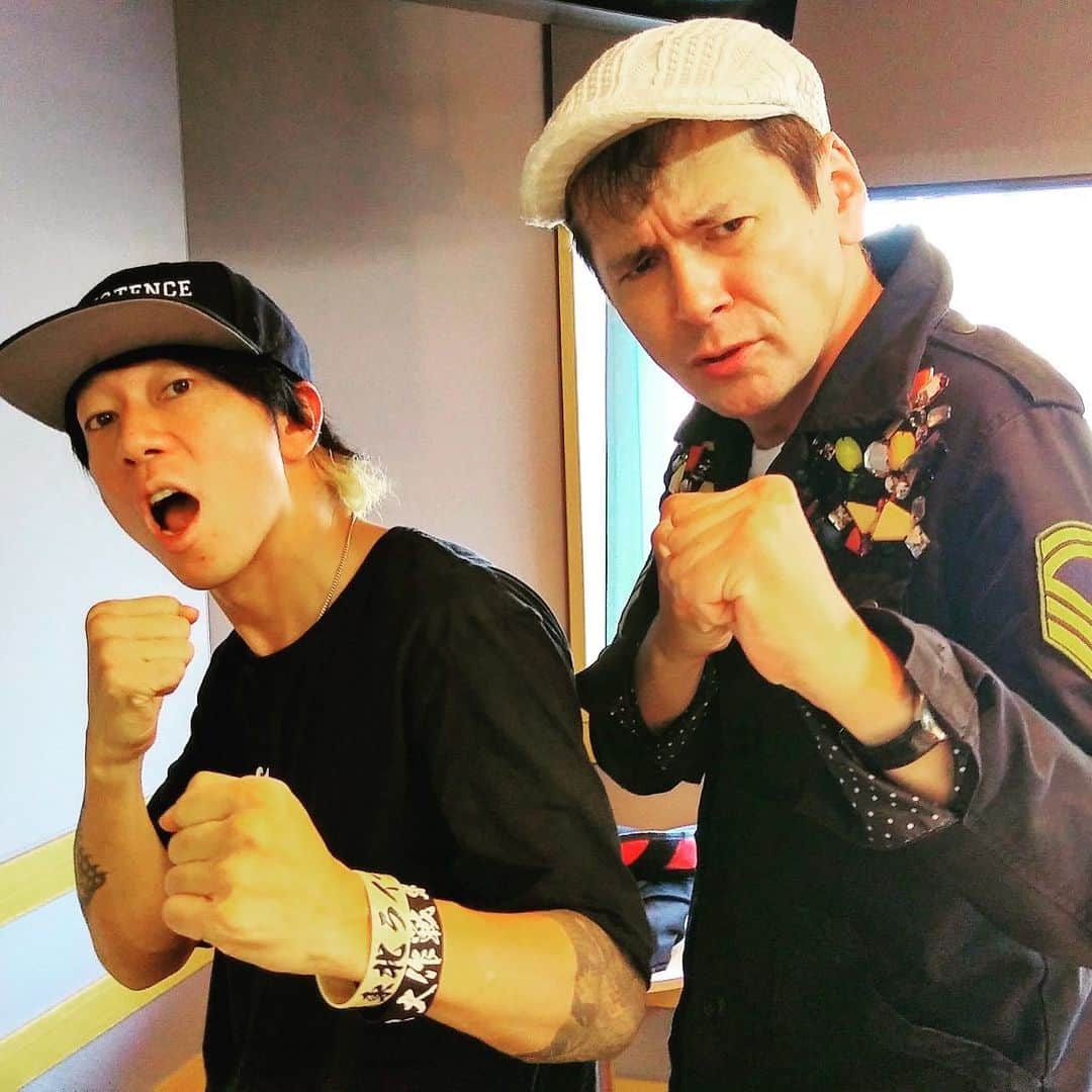 InterFM897さんのインスタグラム写真 - (InterFM897Instagram)「1pm- Ready Steady George!! DJ : George Williams  金曜日はShaulaがお休み。 毎週金曜日にお送りしているコーナー”Hey There Georgy George!” ではマンスリーゲストをお迎えしてジョージと対談をしていきます！今月のゲストは the HIATUS から、#細美武士 さん！ アルバム「Our Secret Spot」についてたっぷり伺っています！  #ジョージとシャウラ #interFM897 #radiko #radio #ラジオ」8月2日 14時09分 - interfm897