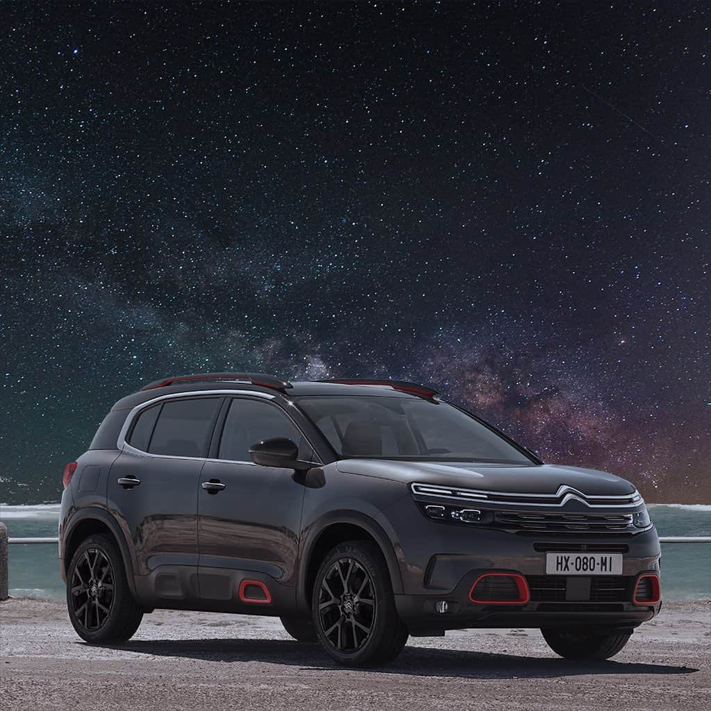 CITROEN JP Officialさんのインスタグラム写真 - (CITROEN JP OfficialInstagram)「満点の星空は、お好きですか？ パノラミックサンルーフが付いた #C5AircrossSUV なら、快適な車内で天体観測をお楽しみいただけます！ #DriveWithaView #Citroen #星空ハンター #絶景ドライブ　#シトロエンSUV」8月2日 14時16分 - citroen_jp