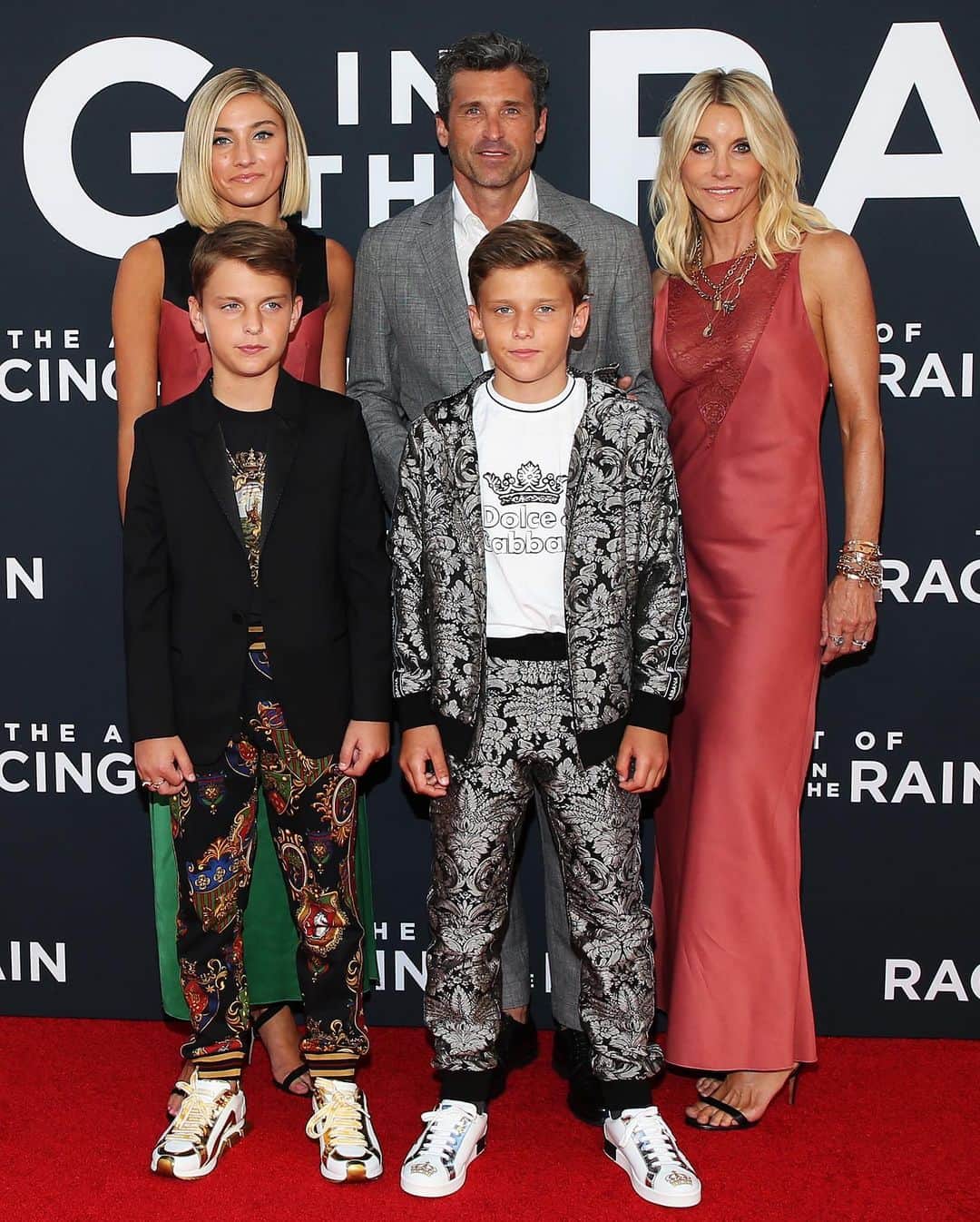 Just Jaredさんのインスタグラム写真 - (Just JaredInstagram)「@patrickdempsey is joined by wife @jilliandempsey and their kids Tallula, & twins Darby & Sullivan at the premiere of @artofracingmovie! He’s wearing a @brunellocucinelli suit.  #PatrickDempsey #JillianDempsey #TallulaDempsey #SullivanDempsey #DarbyDempsey #TheArtOfRacingInTheRain #BrunelloCucinelli Photos: Getty」8月2日 14時30分 - justjared