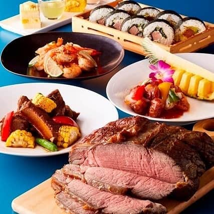 ホテルニューオータニ博多さんのインスタグラム写真 - (ホテルニューオータニ博多Instagram)「家族が集まる夏休みに🌊「グランシェフディナービュッフェ」はいかがですか❓️ ・ 今回のテーマはハワイアン🌴自慢のローストビーフも登場✨ ・ 夏休みなのでお子さまコーナーのご用意しています😆家族で過ごす夏休みにぜひご利用ください‼️🎵 ・ 開催日：土曜日・日曜日限定。～9月1日(日）まで。 時　間：17：30～20：30 場　所： グリーンハウス（１階） 料　金：大人￥4,500　65才以上￥4,200 　小学生￥2,500　4才～未就学児￥900 ※サービス料込み。税金別。 ・ 夏のグルメチケットを購入すると通常価格大人1名さま￥4,860(税込)⇒グルメチケット4枚でご利用いただけます。 ※夏のグルメチケットは↓↓ http://www.kys-newotani.co.jp/hakata/news/125/ ・ ・ #夏休み #福岡ディナー  #福岡食事 #ファミリー #カップル #美味しい #お盆 #ニューオータニ博多 #ホテルニューオータニ #newotani #ハワイ #福岡グルメ #観光 #日本 #japan #travel #dinner #ホテルビュッフェ #sightseen #天神ディナー #親子丼  #福岡ランチ #天神デート #和食 #天神グルメ #ホテルグルメ #ホテルディナー #手巻き寿司 #ローストビーフ #家族団欒」8月2日 14時43分 - newotani_hakata_official