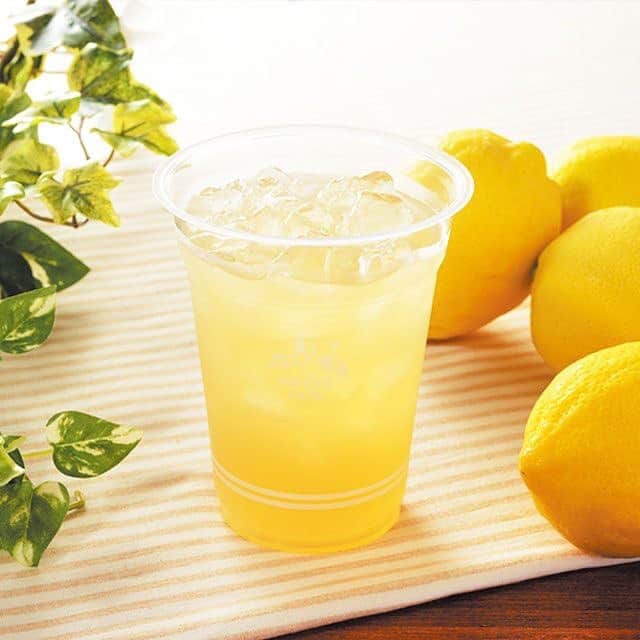 ローソン さんのインスタグラム写真 - (ローソン Instagram)「暑い夏にぴったりの「アイスレモネード」が発売中です♪3種のレモンを使った、すっきりと飲めるマチカフェドリンクです(^^) #ローソン #マチカフェ #レモン #Lawson #uchicafe #machicafe #lemon #sweets #dessert #japanesefood #instagood #foodstagram #foodpics」8月2日 14時44分 - akiko_lawson