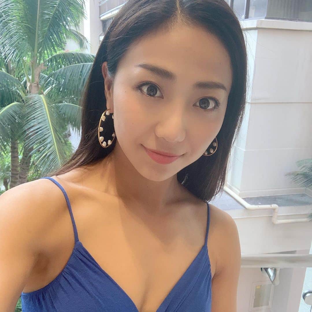 透水さらさのインスタグラム：「このピアスお気に入り #mariablack  #夏っぽい服にあう #どのシリーズも好き #小麦肌 #ブロンズターナー #ちょっとまだら」