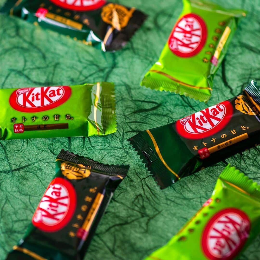 KITKAT Chocolatoryさんのインスタグラム写真 - (KITKAT ChocolatoryInstagram)「“キットカット ミニ オトナの甘さ 抹茶”﻿ “キットカット ミニ オトナの甘さ 濃い抹茶”﻿ ﻿ あなたはどちらがお好き？🍵﻿ ﻿ #キットカット#チョコレート#チョコ#抹茶#抹茶チョコ#抹茶スイーツ#まっちゃ#チョコ好き#チョコレート好き#チョコレート大好き#スイーツ#おやつ#お菓子#kitkat#haveabreak#chocolate#sweets#greentea#奇巧巧克力」8月2日 15時37分 - kitkat_japan_official