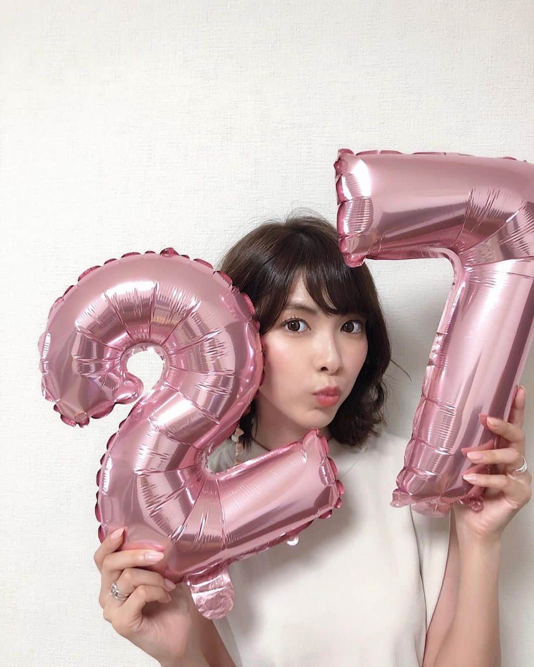 Yuika Matsuさんのインスタグラム写真 - (Yuika MatsuInstagram)「. . 8月2日 今日は誕生日でした。 . . 0時ピッタリにお祝いのメールや 電話をくれたり もちろん、Instagramからメッセージを 送ってくれたりと嬉しいです😊 . . . 27歳も 周りの人に感謝を忘れず 笑顔の 絶えない年にしたいです❤︎ . . . いつも応援してくれてありがとう✨ . . . . . #8月2日 #誕生日 #happybirthday」8月2日 15時42分 - yuika00802