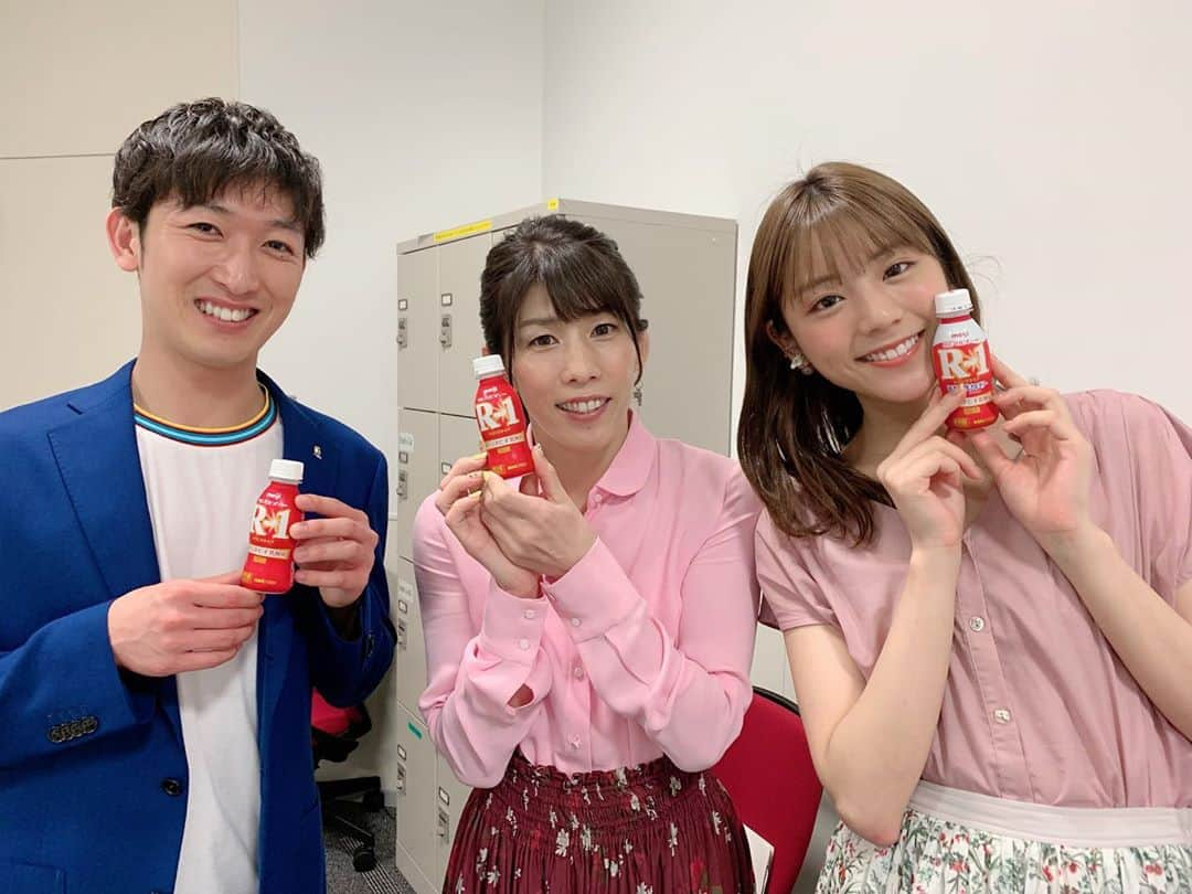 吉田沙保里さんのインスタグラム写真 - (吉田沙保里Instagram)「いつも屋外からお天気情報を伝えてくれる小林さんと明日香ちゃん😊 体調管理には気をつけてね😉 #猛暑 #R1 #小林 さん #明日香 ちゃん」8月2日 15時49分 - saori___yoshida