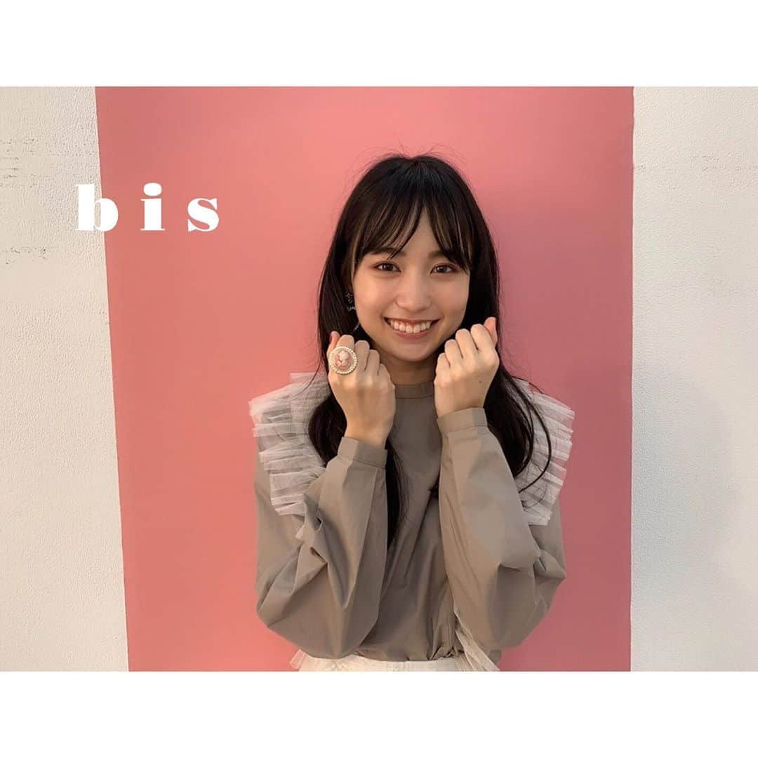 bis_web bis [ビス] さんのインスタグラム写真 - (bis_web bis [ビス] Instagram)「﻿ 🌷 𝐧𝐞𝐰 𝐢𝐬𝐬𝐮𝐞 🌷﻿ ﻿ bis  September 2019﻿ 𝐓𝐫𝐮𝐬𝐭 𝐢𝐧 𝐦𝐞「 心の奥に潜むイノセント 」﻿ ﻿ ﻿  𝑻𝑯𝑰𝑵𝑲 𝑨𝑩𝑶𝑼𝑻  𝑹𝑬𝑫 ﻿ -  誰もが惹きつけられる赤の魅力 -﻿ ﻿ 乃木坂46 4期生﻿ 賀喜遥香ちゃん、田村真佑ちゃんのオフショットを公開！﻿ ファッションやメイクなど "赤" の魅力たっぷりのページになっています❤️﻿ ﻿ スワイプして、コメントムービーと撮影風景もチェックしてね！💋﻿ ﻿ ﻿ 【 bis9月号好評発売中 】﻿ 全国の書店または amazon / セブンネット / 楽天ブックス / HMV&BOOKS でゲットしてね💭﻿ ﻿ ﻿ ﻿ - - - - - - - - - - - - - - - - - - - - - - - - - - ﻿ 今田美桜﻿ IZ*ONE﻿ 与田祐希（乃木坂46）﻿ 永野芽郁﻿ 中村里砂﻿ BTS（防弾少年団）﻿ King & Prince 平野紫耀﻿ 白石聖﻿ 欅坂46　田村保乃・松田里奈・森田ひかる﻿ 佐藤ノア﻿ NANAMI﻿ 川谷絵音﻿ 野性爆弾 くっきー﻿ えなこ﻿ BiSH アユニ・D﻿ 上國料萌衣（アンジュルム）﻿ 市川美織﻿ 賀喜遥香・田村真佑（乃木坂46）﻿ 牧野真莉愛（モーニング娘。19）﻿ 桃月なしこ﻿ 小宮有紗﻿ 横田ひかる﻿ メドウズ舞良  ほか﻿ ﻿ - - - - - - - - - - - - - - - - - - - - - - - - - -﻿ ﻿ ﻿ ﻿ #今田美桜 #永野芽郁 #izone #与田ちゃん #与田祐希 #乃木坂46 #賀喜遥香 #田村真佑 #bts #中村里砂 #欅坂46 #白石聖 #佐藤ノア #川谷絵音 #くっきー #えなこ #アユニd #bish #上國料萌衣 #市川美織 #牧野真莉愛 #桃月なしこ #小宮有紗 #横田ひかる #メドウズ舞良 #kingandprince #キンプリ #平野紫耀 #雑誌 #bis_web」8月2日 16時04分 - bis_web