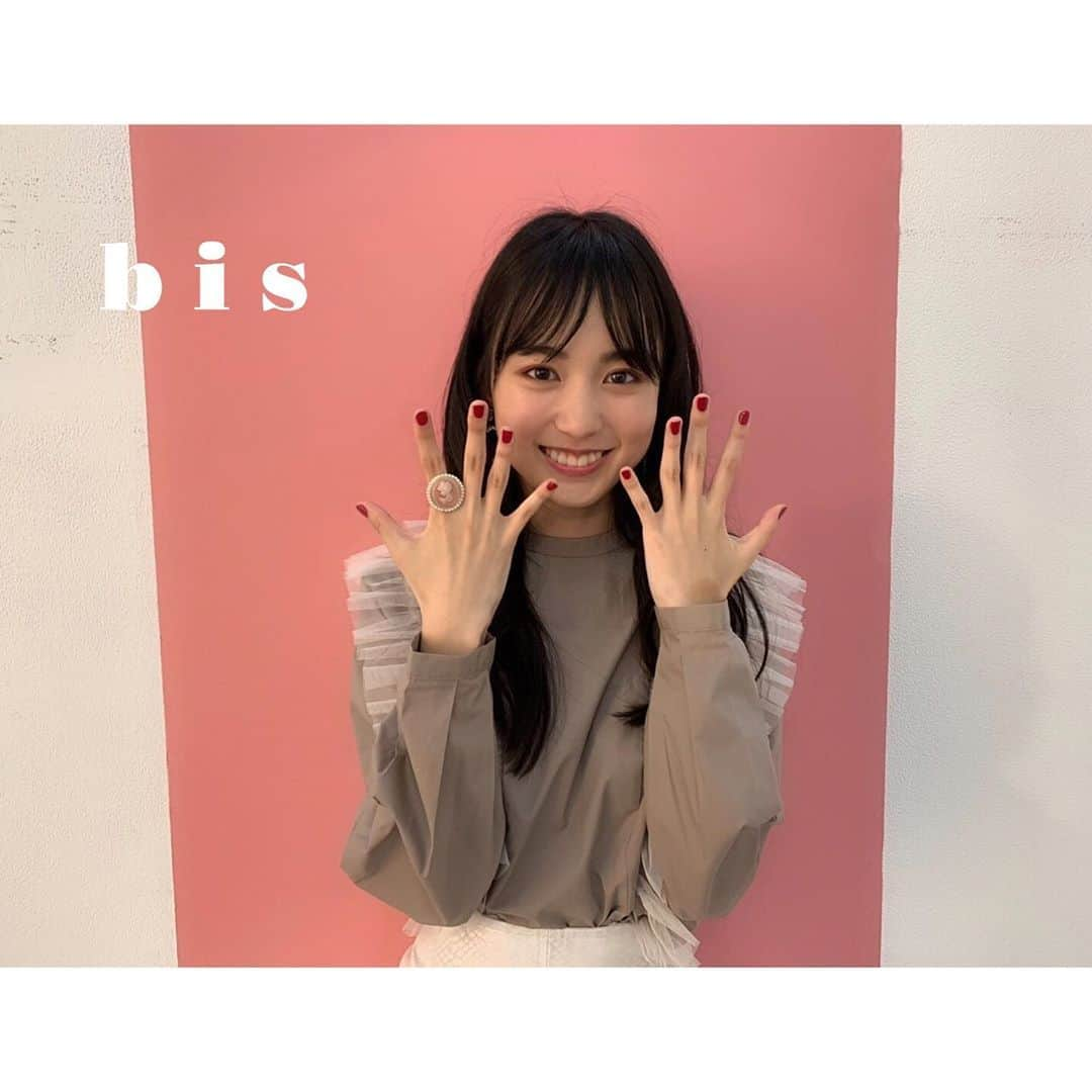 bis_web bis [ビス] さんのインスタグラム写真 - (bis_web bis [ビス] Instagram)「﻿ 🌷 𝐧𝐞𝐰 𝐢𝐬𝐬𝐮𝐞 🌷﻿ ﻿ bis  September 2019﻿ 𝐓𝐫𝐮𝐬𝐭 𝐢𝐧 𝐦𝐞「 心の奥に潜むイノセント 」﻿ ﻿ ﻿  𝑻𝑯𝑰𝑵𝑲 𝑨𝑩𝑶𝑼𝑻  𝑹𝑬𝑫 ﻿ -  誰もが惹きつけられる赤の魅力 -﻿ ﻿ 乃木坂46 4期生﻿ 賀喜遥香ちゃん、田村真佑ちゃんのオフショットを公開！﻿ ファッションやメイクなど "赤" の魅力たっぷりのページになっています❤️﻿ ﻿ スワイプして、コメントムービーと撮影風景もチェックしてね！💋﻿ ﻿ ﻿ 【 bis9月号好評発売中 】﻿ 全国の書店または amazon / セブンネット / 楽天ブックス / HMV&BOOKS でゲットしてね💭﻿ ﻿ ﻿ ﻿ - - - - - - - - - - - - - - - - - - - - - - - - - - ﻿ 今田美桜﻿ IZ*ONE﻿ 与田祐希（乃木坂46）﻿ 永野芽郁﻿ 中村里砂﻿ BTS（防弾少年団）﻿ King & Prince 平野紫耀﻿ 白石聖﻿ 欅坂46　田村保乃・松田里奈・森田ひかる﻿ 佐藤ノア﻿ NANAMI﻿ 川谷絵音﻿ 野性爆弾 くっきー﻿ えなこ﻿ BiSH アユニ・D﻿ 上國料萌衣（アンジュルム）﻿ 市川美織﻿ 賀喜遥香・田村真佑（乃木坂46）﻿ 牧野真莉愛（モーニング娘。19）﻿ 桃月なしこ﻿ 小宮有紗﻿ 横田ひかる﻿ メドウズ舞良  ほか﻿ ﻿ - - - - - - - - - - - - - - - - - - - - - - - - - -﻿ ﻿ ﻿ ﻿ #今田美桜 #永野芽郁 #izone #与田ちゃん #与田祐希 #乃木坂46 #賀喜遥香 #田村真佑 #bts #中村里砂 #欅坂46 #白石聖 #佐藤ノア #川谷絵音 #くっきー #えなこ #アユニd #bish #上國料萌衣 #市川美織 #牧野真莉愛 #桃月なしこ #小宮有紗 #横田ひかる #メドウズ舞良 #kingandprince #キンプリ #平野紫耀 #雑誌 #bis_web」8月2日 16時04分 - bis_web