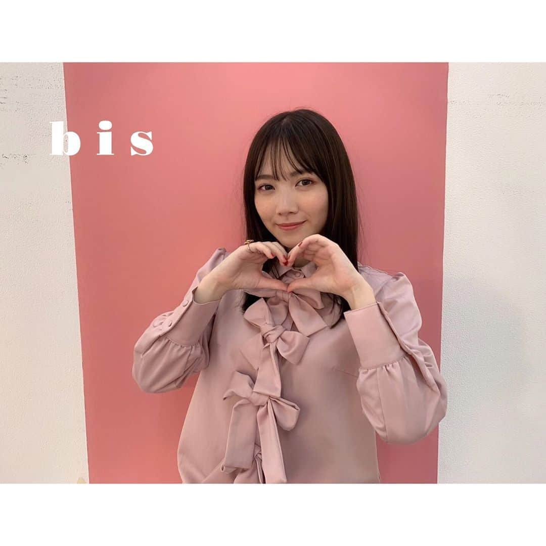 bis_web bis [ビス] さんのインスタグラム写真 - (bis_web bis [ビス] Instagram)「﻿ 🌷 𝐧𝐞𝐰 𝐢𝐬𝐬𝐮𝐞 🌷﻿ ﻿ bis  September 2019﻿ 𝐓𝐫𝐮𝐬𝐭 𝐢𝐧 𝐦𝐞「 心の奥に潜むイノセント 」﻿ ﻿ ﻿  𝑻𝑯𝑰𝑵𝑲 𝑨𝑩𝑶𝑼𝑻  𝑹𝑬𝑫 ﻿ -  誰もが惹きつけられる赤の魅力 -﻿ ﻿ 乃木坂46 4期生﻿ 賀喜遥香ちゃん、田村真佑ちゃんのオフショットを公開！﻿ ファッションやメイクなど "赤" の魅力たっぷりのページになっています❤️﻿ ﻿ スワイプして、コメントムービーと撮影風景もチェックしてね！💋﻿ ﻿ ﻿ 【 bis9月号好評発売中 】﻿ 全国の書店または amazon / セブンネット / 楽天ブックス / HMV&BOOKS でゲットしてね💭﻿ ﻿ ﻿ ﻿ - - - - - - - - - - - - - - - - - - - - - - - - - - ﻿ 今田美桜﻿ IZ*ONE﻿ 与田祐希（乃木坂46）﻿ 永野芽郁﻿ 中村里砂﻿ BTS（防弾少年団）﻿ King & Prince 平野紫耀﻿ 白石聖﻿ 欅坂46　田村保乃・松田里奈・森田ひかる﻿ 佐藤ノア﻿ NANAMI﻿ 川谷絵音﻿ 野性爆弾 くっきー﻿ えなこ﻿ BiSH アユニ・D﻿ 上國料萌衣（アンジュルム）﻿ 市川美織﻿ 賀喜遥香・田村真佑（乃木坂46）﻿ 牧野真莉愛（モーニング娘。19）﻿ 桃月なしこ﻿ 小宮有紗﻿ 横田ひかる﻿ メドウズ舞良  ほか﻿ ﻿ - - - - - - - - - - - - - - - - - - - - - - - - - -﻿ ﻿ ﻿ ﻿ #今田美桜 #永野芽郁 #izone #与田ちゃん #与田祐希 #乃木坂46 #賀喜遥香 #田村真佑 #bts #中村里砂 #欅坂46 #白石聖 #佐藤ノア #川谷絵音 #くっきー #えなこ #アユニd #bish #上國料萌衣 #市川美織 #牧野真莉愛 #桃月なしこ #小宮有紗 #横田ひかる #メドウズ舞良 #kingandprince #キンプリ #平野紫耀 #雑誌 #bis_web」8月2日 16時04分 - bis_web