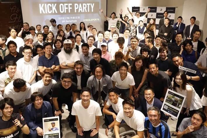 近藤慎吾のインスタグラム：「「REAL SPORTS Kick Off Party」へ行って来ました。 錚々たるメンバーに混ぜて頂き、登壇の機会を頂きました。 色々な話に触れて、日本におけるスポーツの意義の確立、スポーツスポンサードの新たな解釈、スポーツ界の健全かつ潤沢な資金繰りの仕組みの構築に貢献していきたいと感じました。 まずは選手として結果を出す為頑張ります！  関係者の皆さんありがとうございました。  登壇者の皆さん #村中悠介 さん #石川直宏 さん #岡部恭英 さん #岩本義弘 さん #前田眞郷 さん  #REALSPORTS  #サッカー #DMM #シントトロイデン #アメフト #アスリート #fc東京 #水戸ホーリーホック #スポーツビジネス」