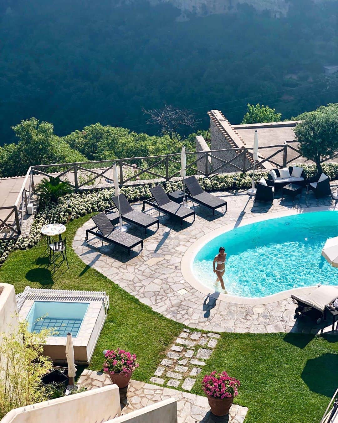 上原歩さんのインスタグラム写真 - (上原歩Instagram)「暑くて溶ける💦💦 プールに入りたいっっ ・ #love #happy #life #amalfi #travel #trip #instagood #pool」8月2日 16時19分 - ayumiuehara