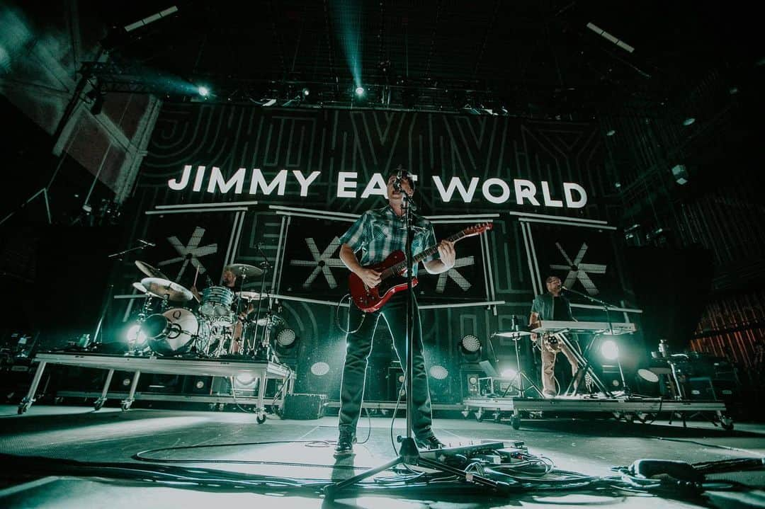 Jimmy Eat Worldさんのインスタグラム写真 - (Jimmy Eat WorldInstagram)「Vegas. Remember whatever you do in Vegas will have significant consequences for the rest of your life. We’ll be on stage at 8:45! 📸: @_kyledehn」8月3日 3時19分 - jimmyeatworld