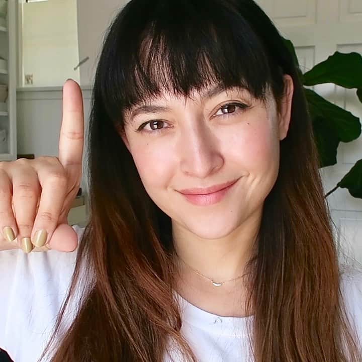 のインスタグラム：「I’ve been traveling a lot and took me some time to edit but I finally stayed up and have a new video to show all my local makers, crafters, craft show goers. When I post I will be doing a craft show I get questions about it and thought I should just make a video and let you know what I think you should do if you wanna start doing craft fairs! This is part one and part two will be next Monday! Keep your eyes peeled 👀 最近バタバタしててなかなかビデオアップができないけど、夜中まで編集したよ！英語のビデオです。クラフトフェアで必要な事のアドバイスビデオです！日本語のビデオもアップしないとね！アイデアありますか？#youtube #craftshow #craftfair #howto #partone #newvideo #friedia #friediamn #maker #crafter #local #video」