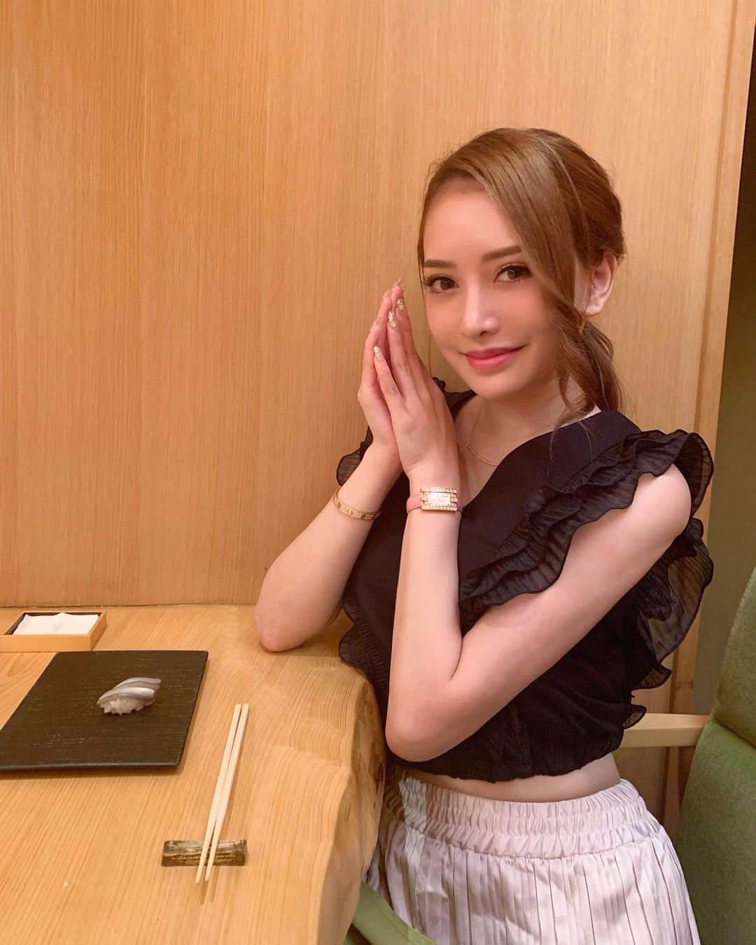 伊東亜梨沙さんのインスタグラム写真 - (伊東亜梨沙Instagram)「愛してやまない新子🥺🍣❤️ 2回目の大地、今回も最高でした🏅 . topsは @charubon.kobe 💕 . . #寿司 #鮨 #大地 #鮨大地 #sushi #新子」8月3日 2時05分 - arisa__917m