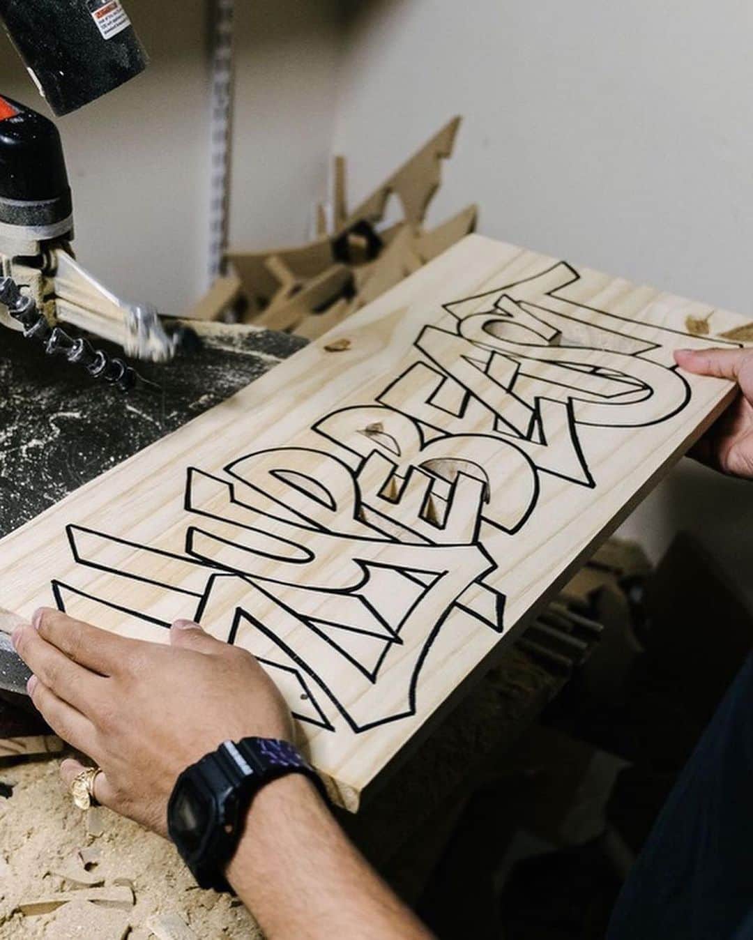 HYPEBEASTさんのインスタグラム写真 - (HYPEBEASTInstagram)「@hypebeastart: For our latest Pen & Paper, we linked up with @whatsinyourfridge at his studio in Long Island to discuss his creative upbringing, signature woodcuts, how he paved his own lane in the graffiti world, as well as recent collaborations with the likes of G-SHOCK and Champion. Head over to @hypebeastart to read the full Q&A. Photo: Eddie Lee/HYPEBEAST」8月3日 2時09分 - hypebeast