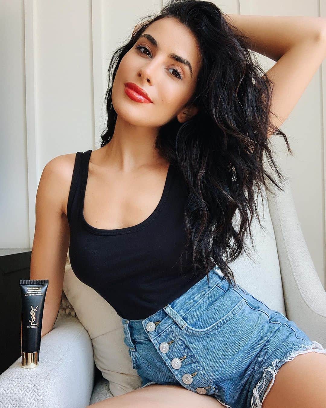 Sazan Hendrixさんのインスタグラム写真 - (Sazan HendrixInstagram)「If I’m wearing makeup on these hot summer days you better believe I’m going matte! 🥵 The only thing I want looking glossy are my lips, not my skin! Prepped my face with @YSLBeauty Instant Matte Pore Refiner before foundation and what a difference a good primer makes for a shine-free smooth finish 🙌🏼 #motd  #YSLBeautyCrew #YSLBeauty」8月3日 2時22分 - sazan