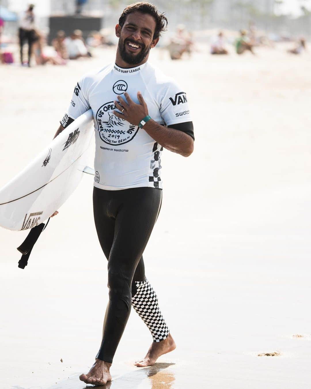 vansさんのインスタグラム写真 - (vansInstagram)「Ready for another jam packed day of surf here at the Vans US Open. Men's round 4 is in the water now, followed by round 5. Check out the live stream at vansusopenofsurfing.com 📷: @jimmicane」8月3日 2時32分 - vans