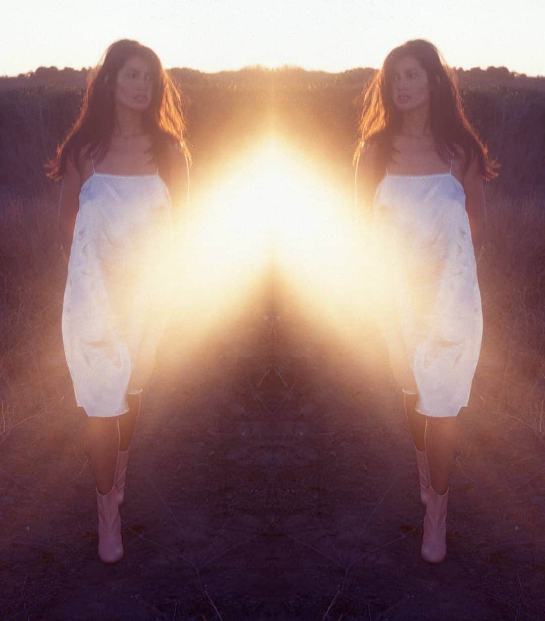 シドニー・ブラウンのインスタグラム：「Catching Malibu rays ⠀⠀⠀⠀⠀⠀⠀⠀⠀ #liveauthentic  #ecolux #ethicalfashion #sotd #womenspower」