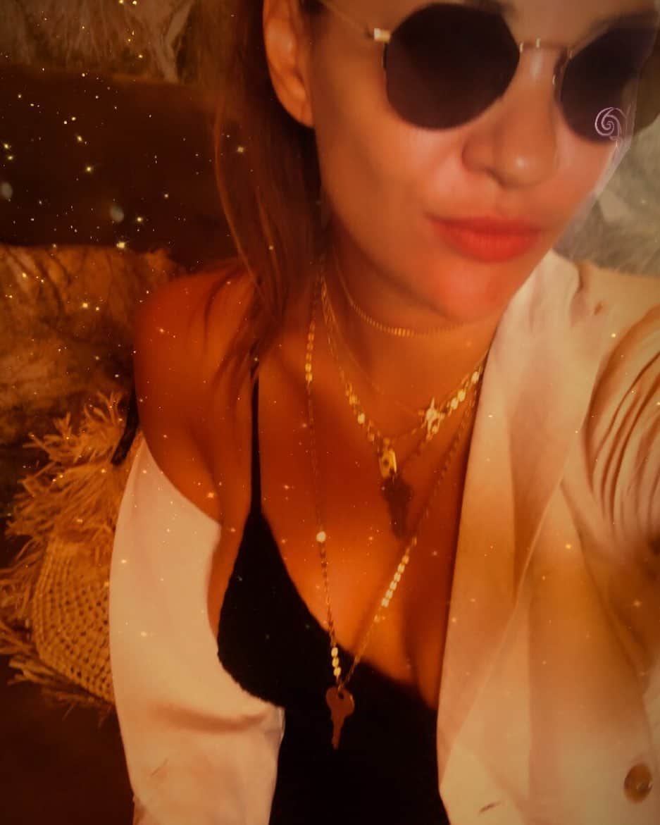 ジェシカ・ゾアのインスタグラム：「Golden hour! ✨」