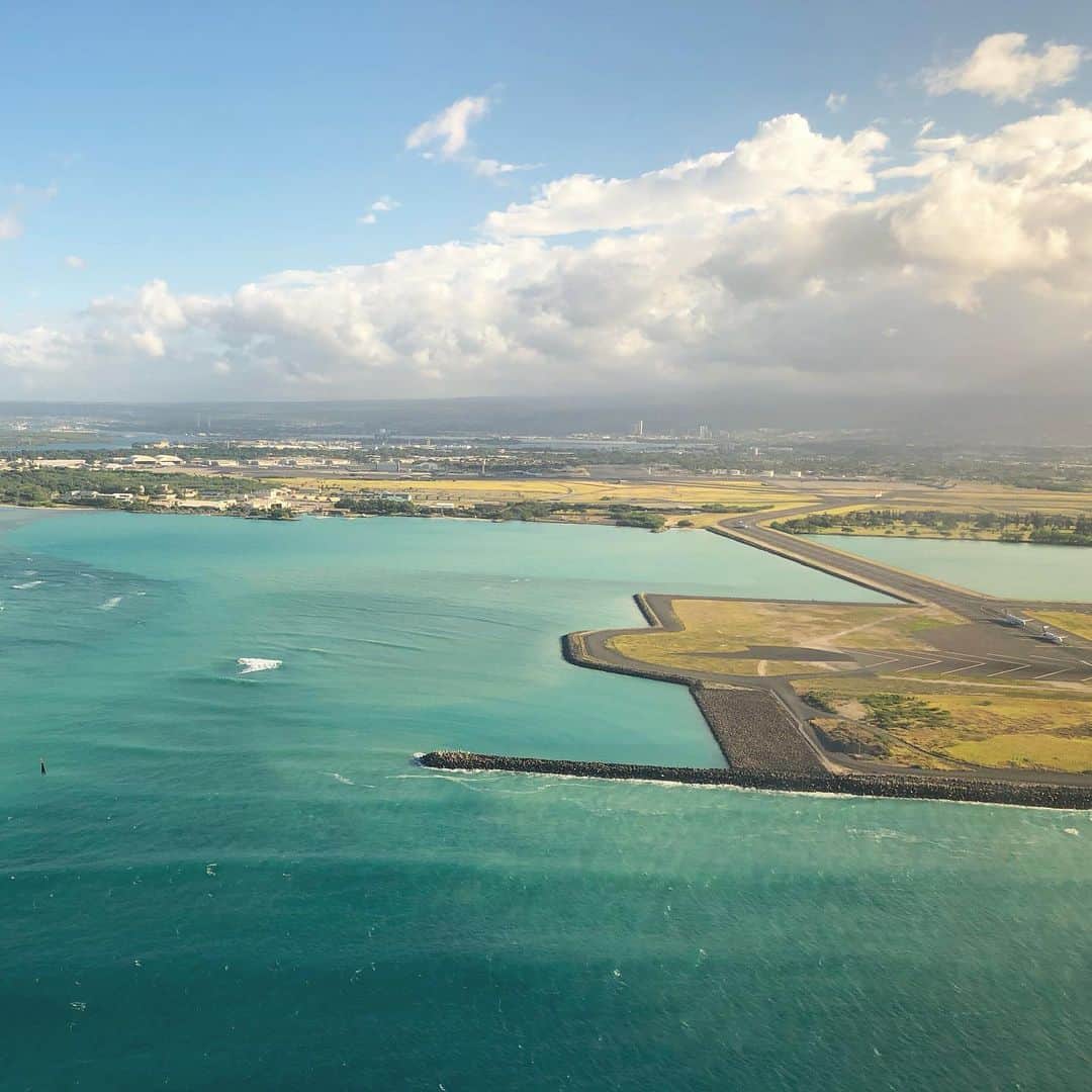マキ・コニクソンさんのインスタグラム写真 - (マキ・コニクソンInstagram)「I’m home!! ただいま ハワイ！😊 Happy Aloha Friday !! 🌺 #ハワイのおすそ分け🤙🏼」8月3日 2時46分 - makikonikson