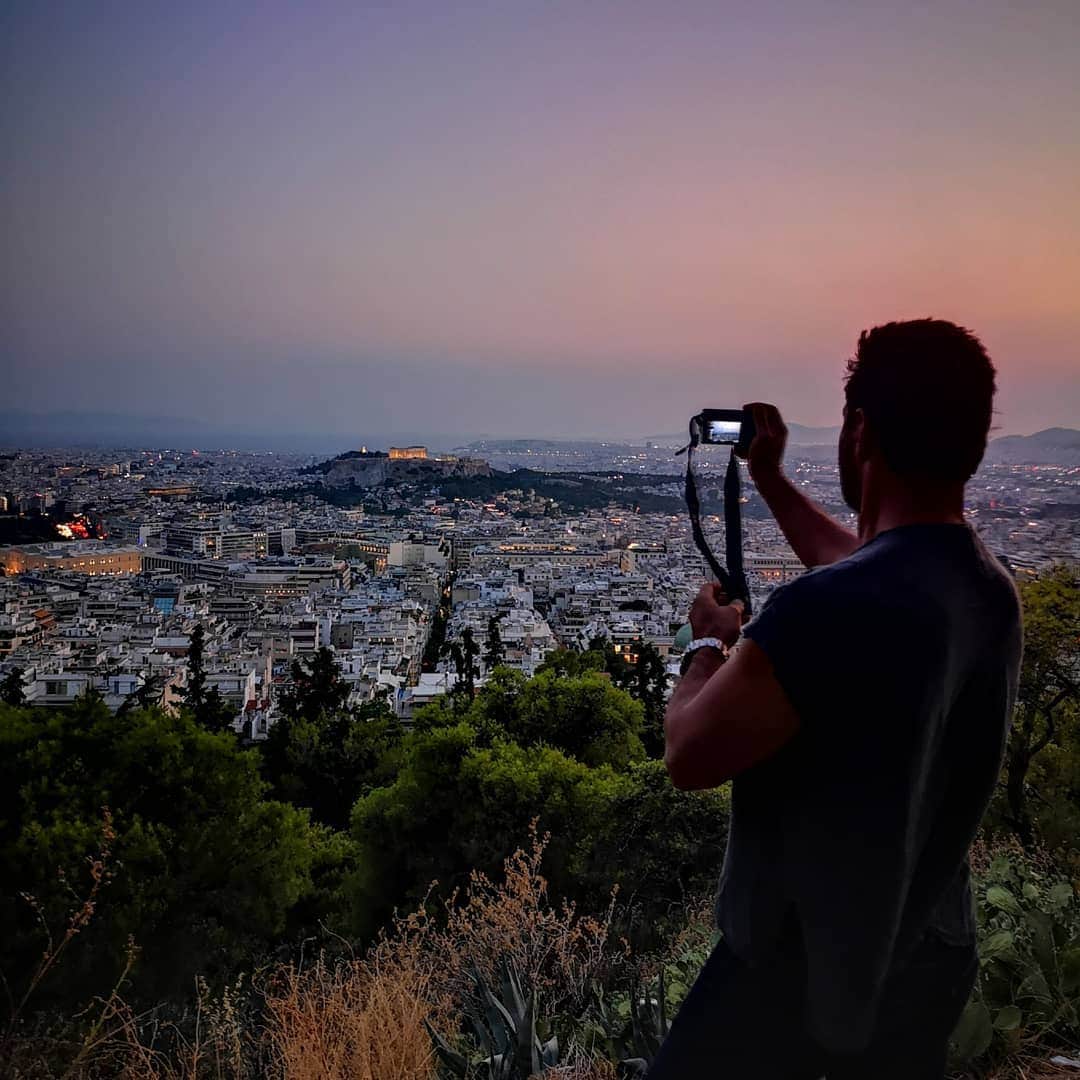 マヌー・ベネットさんのインスタグラム写真 - (マヌー・ベネットInstagram)「Sunset view over Athens to Acropolis.」8月3日 2時52分 - manubennett
