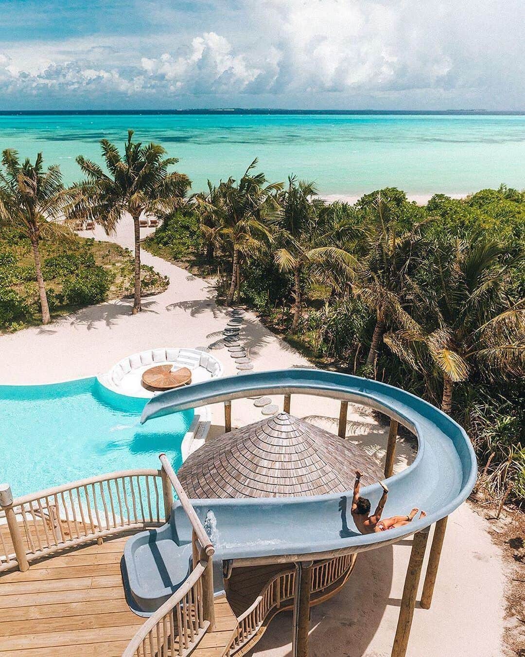 BEAUTIFUL HOTELSさんのインスタグラム写真 - (BEAUTIFUL HOTELSInstagram)「Slide into a luxury vacation at Soneva Jani in the Maldives. Tag a friend you would stay here with! (📷: @gypseetravel 📍: Soneva Jani Maldives)」8月3日 2時56分 - beautifulhotels