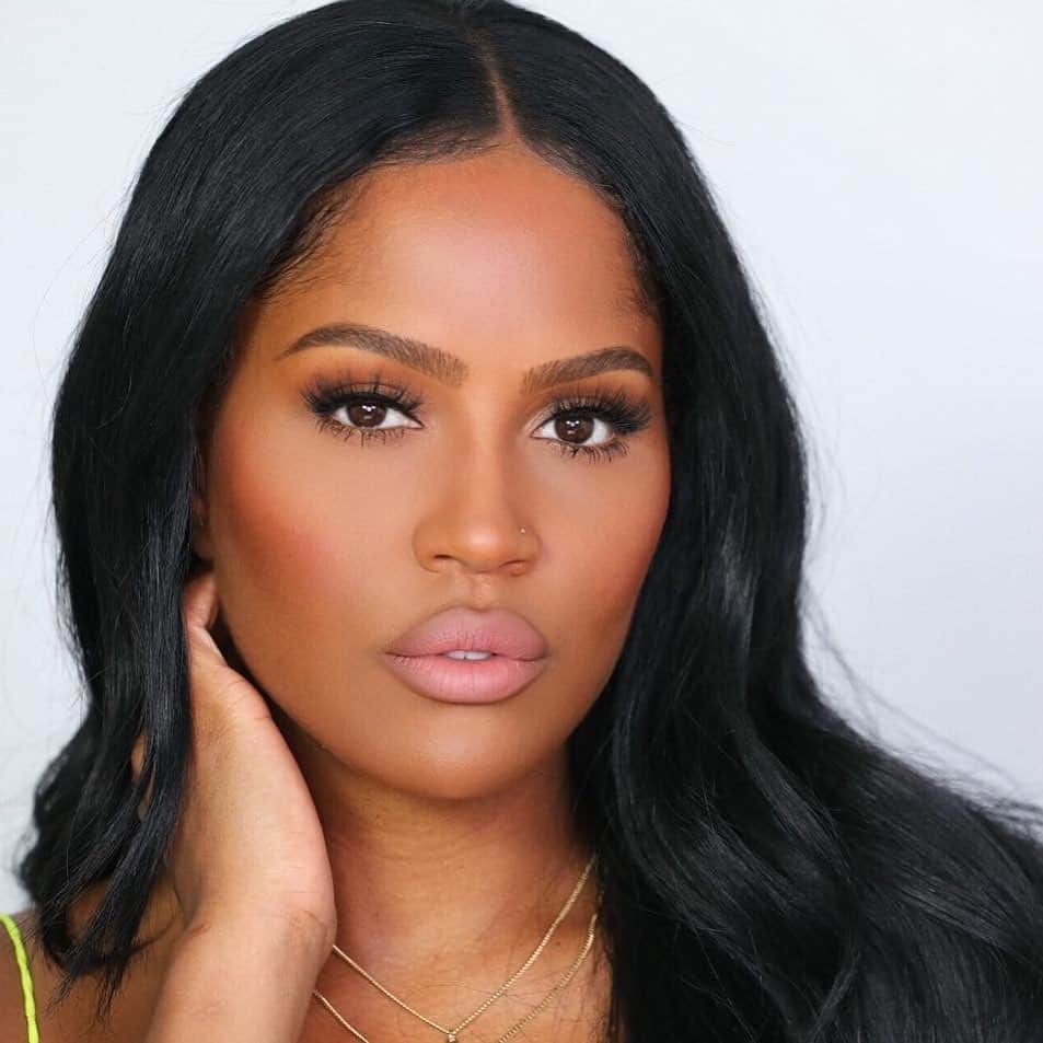 Too Facedさんのインスタグラム写真 - (Too FacedInstagram)「@makeupshayla pairs our Born This Way Powder Foundation and Born This Way Foundation in shade Chai to get her RADIANT look! 😍 #regram #tfbornthisway #toofaced」8月3日 3時12分 - toofaced