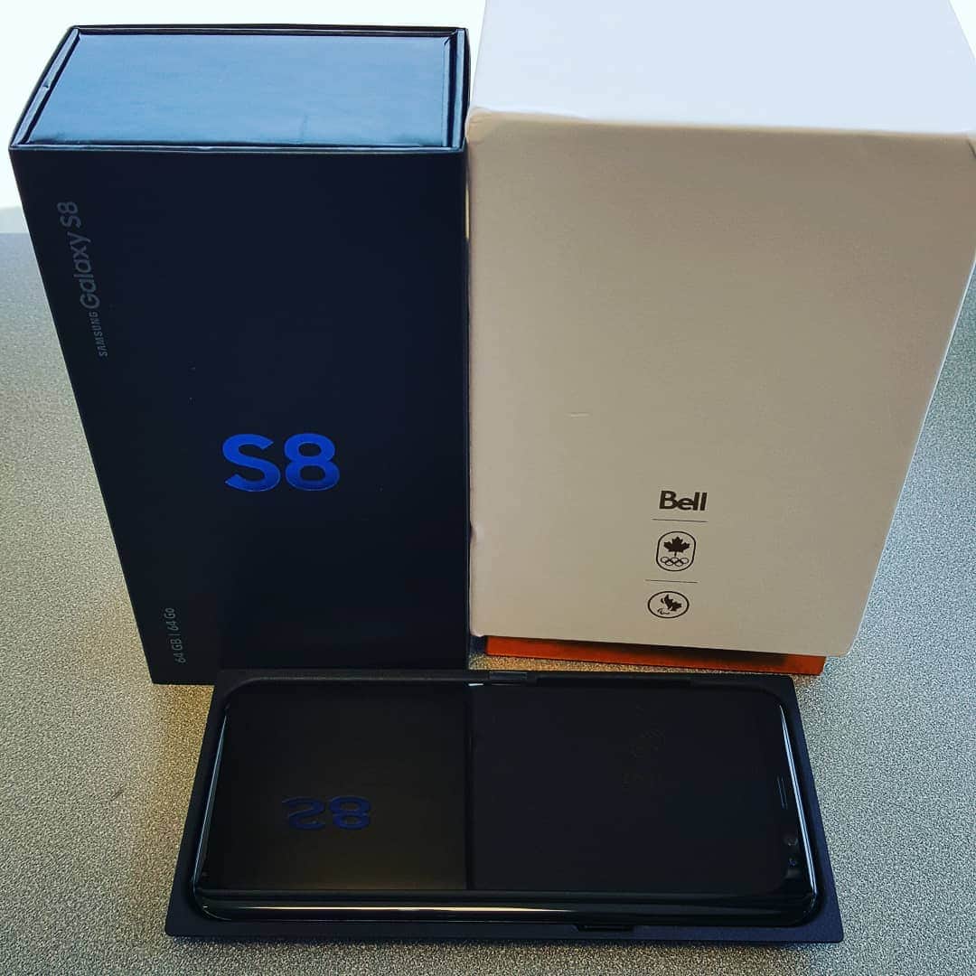 リュボーフィ・イリュシェチキナのインスタグラム：「Yeeeah!!! My new Phone just arrived!!! Thank you, #bell !!! #bellathletesconnect #bellcanada #canadaathletes #olympicprogram #samsung #samsungS8 #samsunggalaxys8」