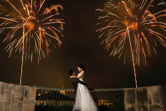 デコルテウエディングフォトグループさんのインスタグラム写真 - (デコルテウエディングフォトグループInstagram)「＼花火大会で前撮り…!?🎇／ロマンチックな花火ロケーションで撮影する結婚写真💕「花火前撮り」を実践するためのQ&A﻿ ﻿ 夏のイベントと言えば、花火大会！﻿ 実は夜空に咲く花火を背景に、結婚写真の撮影が﻿ できることをご存知でしょうか？💡﻿ ﻿ 「夏らしい特別な結婚写真を撮りたい」﻿ 「花火大会で前撮りをするにはどうしたらいいの？」﻿ そんな花嫁様に向けて、花火大会で﻿ 前撮り撮影を行うためのQ&Aをご紹介します！﻿ ﻿ 【Q1】花火大会で前撮りするために必要なもの﻿ ﻿ 申請料や追加料金が必要になる場合がありますので、 詳しくは最寄りの店舗にお問い合わせください🙏﻿ ﻿ 【Q2】花火ロケの良いところを教えて！﻿ ﻿ 毎年、花火大会が開催される時期になるたびに﻿ 二人の撮影の思い出がよみがえってきます…♡﻿ 覚えやすい時期に撮影することで、﻿ 結婚当初を思い出せるのもロマンチックですよ！﻿ ﻿ 【Q3】どんなコーディネートがおすすめ？﻿ ﻿ 花火大会はとにかく人が多いので、﻿ 撮影しやすく歩きやすいドレスがおすすめです💍﻿ ぜひ担当のドレスコーディネーターやヘアメイクに﻿ 相談して決めてみてくださいね！﻿ ﻿ 【Q4】花火大会での撮影はどんなポーズがおすすめ？﻿ ﻿ 打ち上がる花火が画面いっぱいになるように﻿ 二人はくっついて余白を残すと綺麗ですよ✨﻿ ﻿ ﻿ 夏のイベントがある時期だからこそできる撮影を、﻿ 思い切り楽しんでくださいね！﻿ ﻿ ロケーション撮影についてのご質問などは、﻿ プロフィールのリンクからどうぞ。﻿ @decollte_weddingphoto﻿ ご連絡、お待ちしております📩﻿ ﻿ ﻿ photographer @ikezaki_an ﻿ hair @tomomi.hm_studioan ﻿ make @chie.hm_studioan﻿ ﻿ ﻿ #花火ファンタジア #福岡前撮り #花火 #花火大会 #日本の絶景 #絶景 #全国のプレ花嫁さんと繋がりたい #全国の花嫁さんと繋がりたい #日本中のプレ花嫁さんと繋がりたい #洋装前撮りロケーション #洋装前撮り #結婚式前撮り #プレ花嫁 #ブライダルフォト #令和婚 #2019夏婚 #2019年夏婚 #ウェディングフォト #結婚写真 #フォトウェディング #ウェディングニュース #ロケーション撮影 #前撮り #後撮り #花嫁準備 #卒花嫁 #結婚準備 #花嫁 #d_weddingphoto #フォトジェニックブライドアンバサダー」8月2日 18時19分 - decollte_weddingphoto