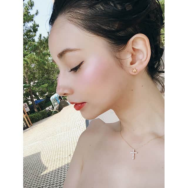 ダレノガレ明美さんのインスタグラム写真 - (ダレノガレ明美Instagram)「プール最高✨ アイライナーはもちろんCAROME.アイライナー✨ 水に強いからこのシーズンには大活躍間違いなしッッ‼️ こだわっただけあって全然落ちなかったw 本当におススメだから みんなも是非使ってみてね😊 #CAROME. #INE #アイライナー #コスメ」8月2日 18時21分 - darenogare.akemi