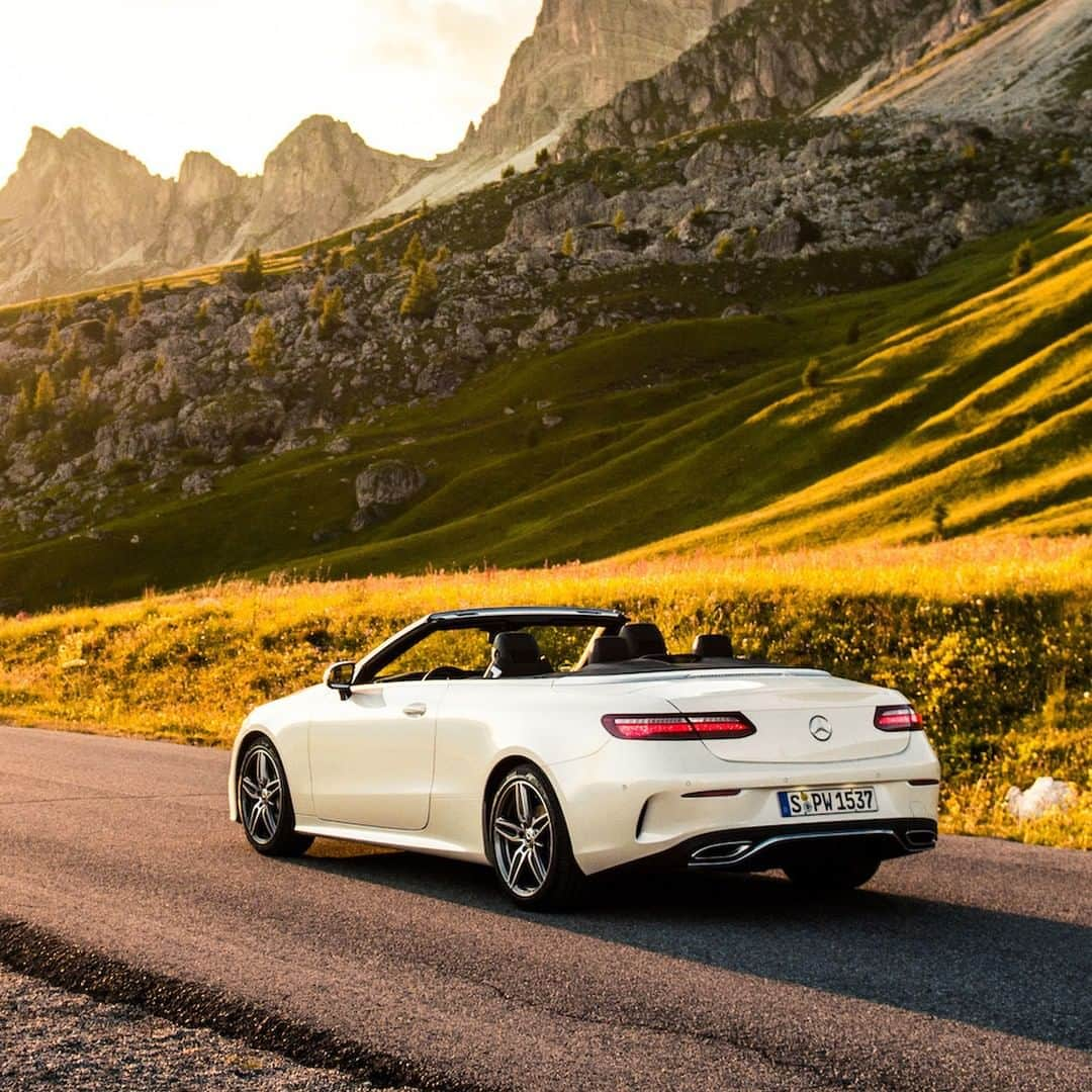 メルセデス・ベンツさんのインスタグラム写真 - (メルセデス・ベンツInstagram)「Driving pleasure at first sight: The Mercedes-Benz E-Cabriolet. 🌟 📸: @denniswierenga for #MBsocialcar . #Mercedes #MercedesBenz #MBCar #carsofinstagram #InstaCar #EClass #Cabriolet #nature」8月2日 18時30分 - mercedesbenz