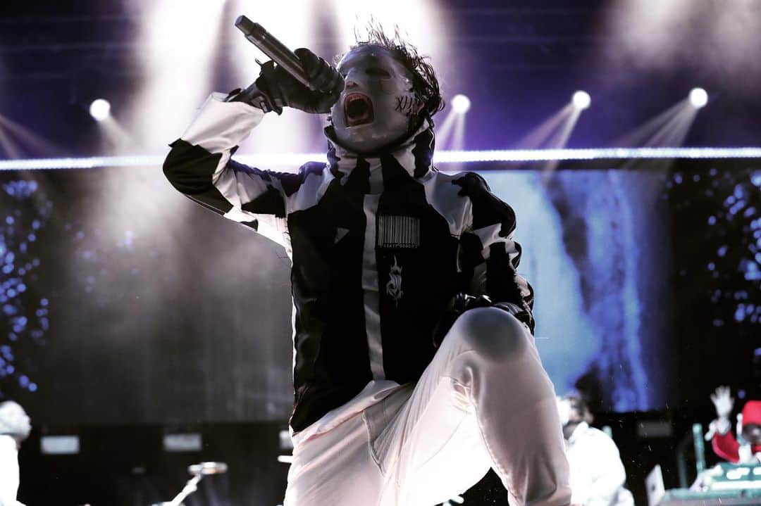 Slipknotさんのインスタグラム写真 - (SlipknotInstagram)「The horizon’s coming like a hell bent killing machine | Salt Lake City, UT #knotfestroadshow」8月2日 18時37分 - slipknot