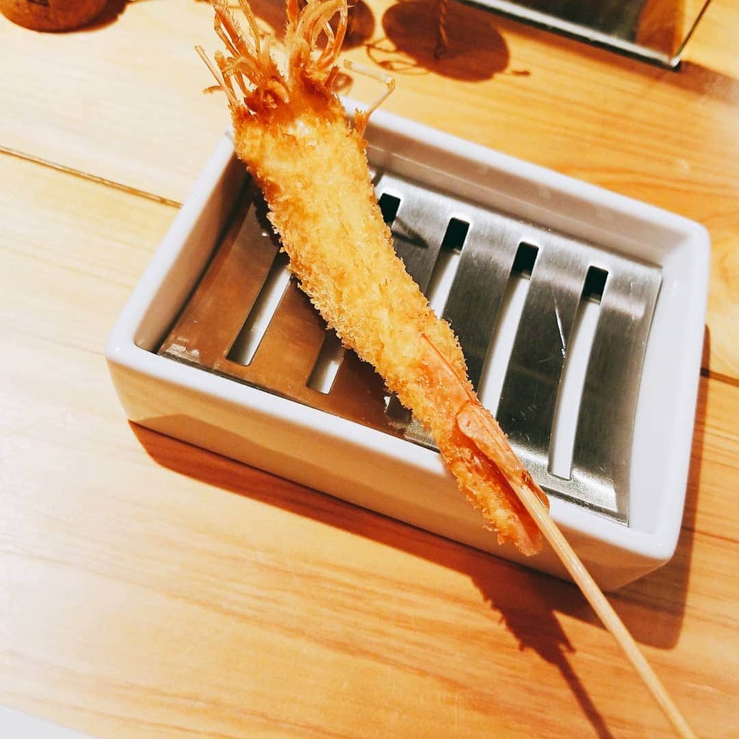 望月未来さんのインスタグラム写真 - (望月未来Instagram)「美味しかった串揚げ🍹 トリュフの串揚げが凄く美味しい(^-^) 最近美味しいものいっぱい食べれて激ヤセから戻ってきた🙆 冬に仕事再開するから美味しいもの食べ過ぎて激太りしないように注意しよ~😃 #串揚げ #串揚げ名古屋 #名古屋グルメ #名古屋ディナー #トリュフ #海老」8月2日 18時37分 - mochizukimirai