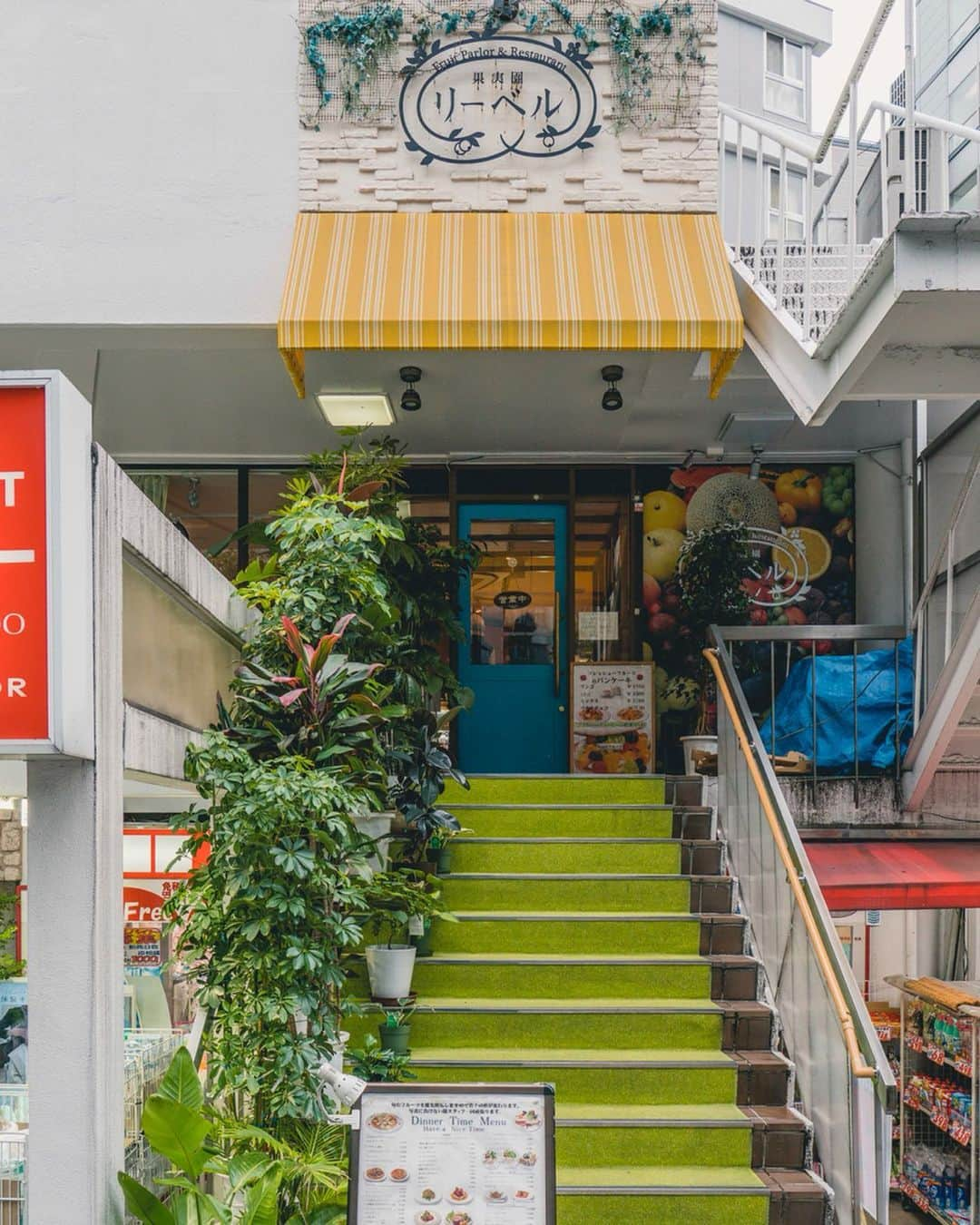 東急電鉄さんのインスタグラム写真 - (東急電鉄Instagram)「. Just a 3-min walk from Meguro St., there’s a very popular fruit parfait shop named KAJITSUEN Liber Meguro. Here you’ll find fruit parfait deserts, loaded with fresh, delicious fruit. They are extremely satisfying to eat, and fun to enjoy as new flavors become available each season. (Meguro St./ Tokyu Meguro Line) . 目黒駅徒歩3分のところにある超人気フルーツパフェ店のご紹介です。こちらの果実園リーベル目黒店では新鮮な果物たっぷりのフルーツパフェをいただけます。 とても食べ応えがあり、季節ごとに違うパフェはとても人気があります。 （目黒駅/東急目黒線） . #dessert #sweets #cafe #cake #fruits #japanesegourmet #tokyogourmet #yummy #taste #healthy #instasweets #foodstgram #eathappy #foodpic #gourmet #visitjapan #ilovejapan #lovers_japan #tokyo #japantrip #japan #toyokoline #meguro #フルーツパフェ #スイーツ #フルーツ #デザート #果実園リーベル #目黒 #東急電鉄」8月2日 18時38分 - tokyu_railways