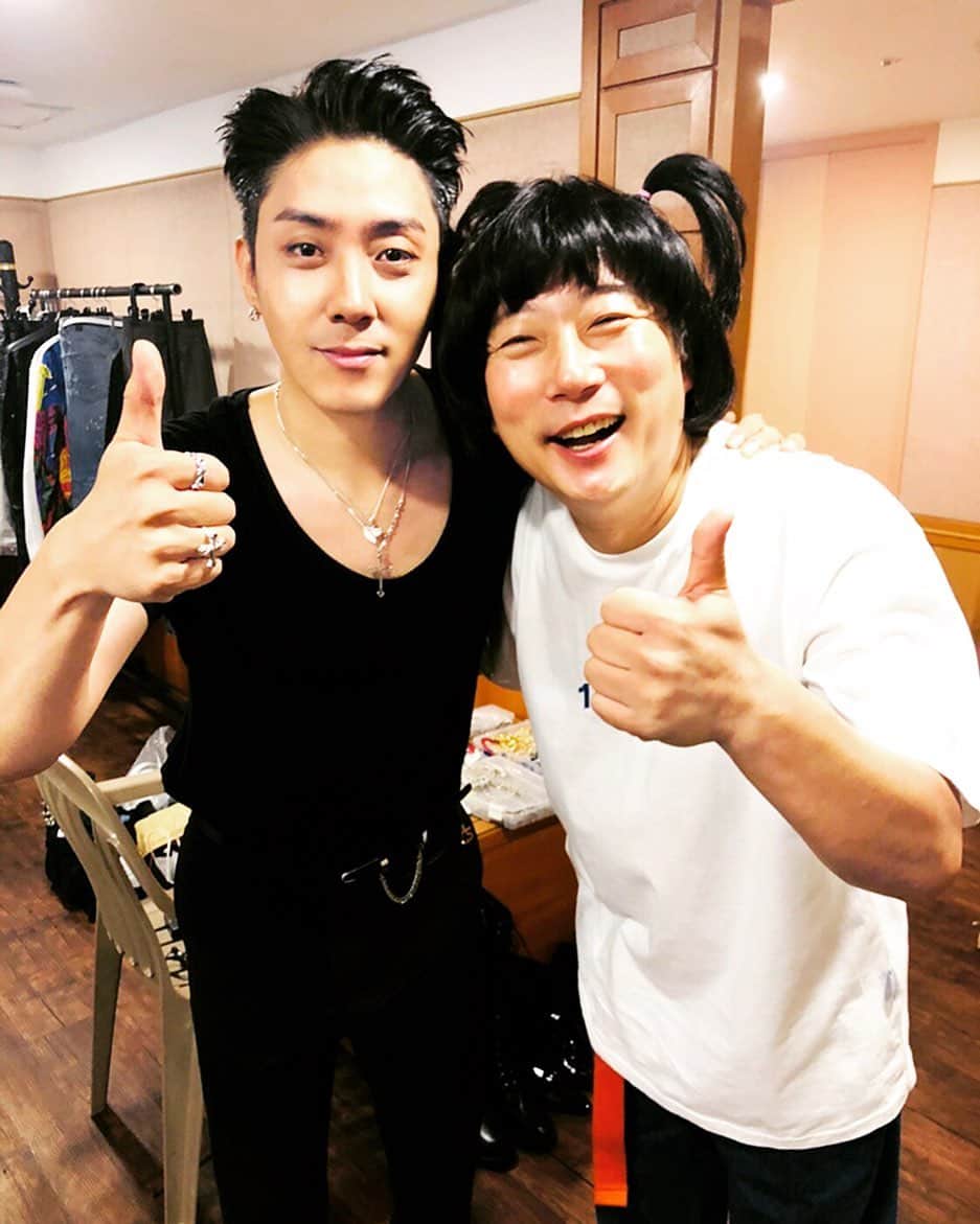 ウン・ジウォンのインスタグラム：「고마운 우리형 👧🏻 슬슬 닮아가는것 같기도 하고👍🏽 #은지원 #이수근  #ONFIRE #160 #키컸으면」
