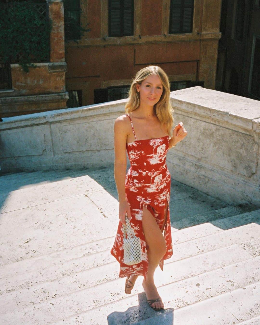 Carin Olssonさんのインスタグラム写真 - (Carin OlssonInstagram)「It seems impossible for me to go to Italy without spending a few days in Roma whenever it turns out to be possible... ♥️ I loved these days before continuing my Italian holiday somewhere else 😍 #portra400」8月2日 19時02分 - parisinfourmonths