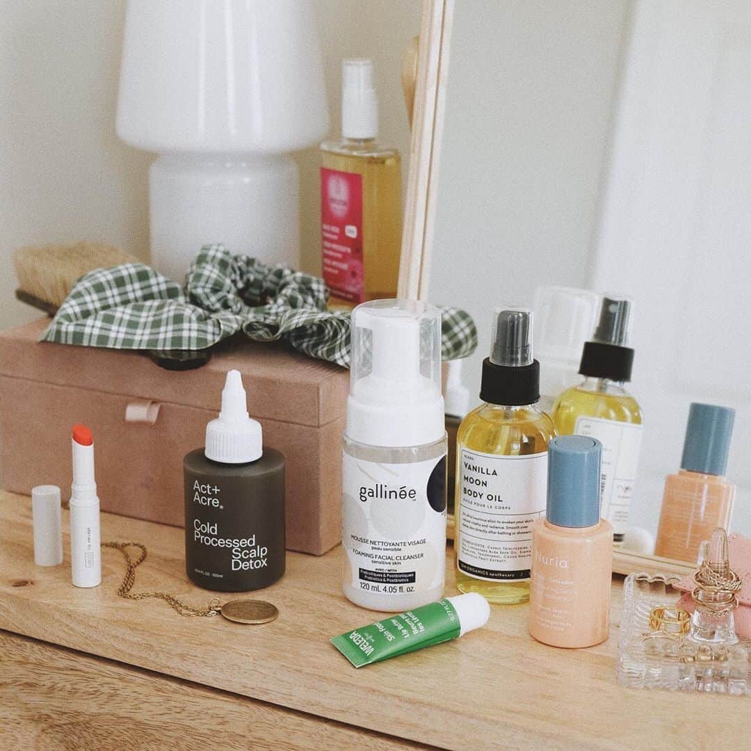 Weledaのインスタグラム：「@Overglowedit has our Wild Rose 24H Deodorant and Skin Food Lip Butter on her nightstand! What Weleda products are on yours?✨」