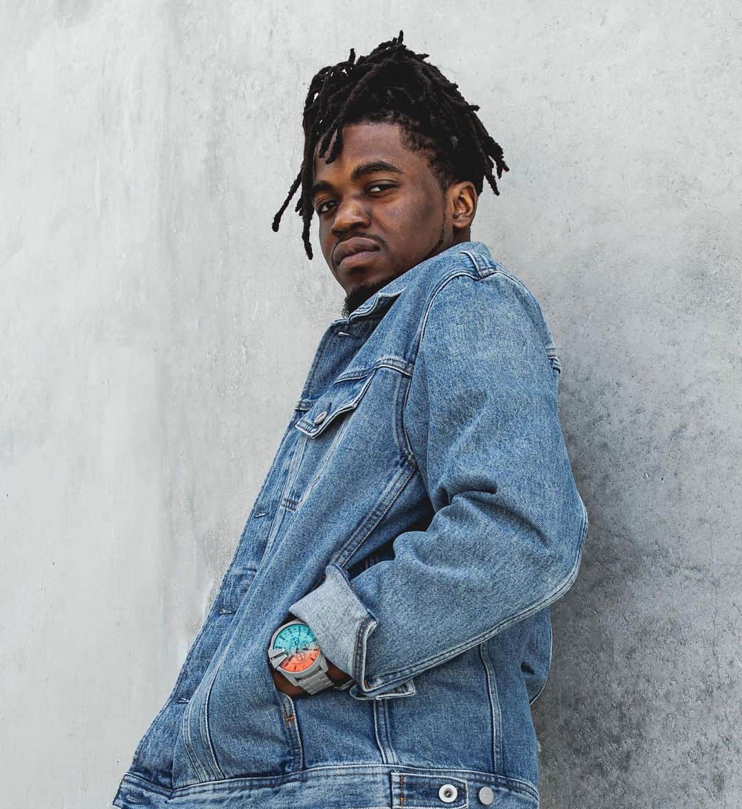 ディーゼルのインスタグラム：「Being urban just got more concrete. #DieselWatches #MegaChief #MegaChiefConcrete」