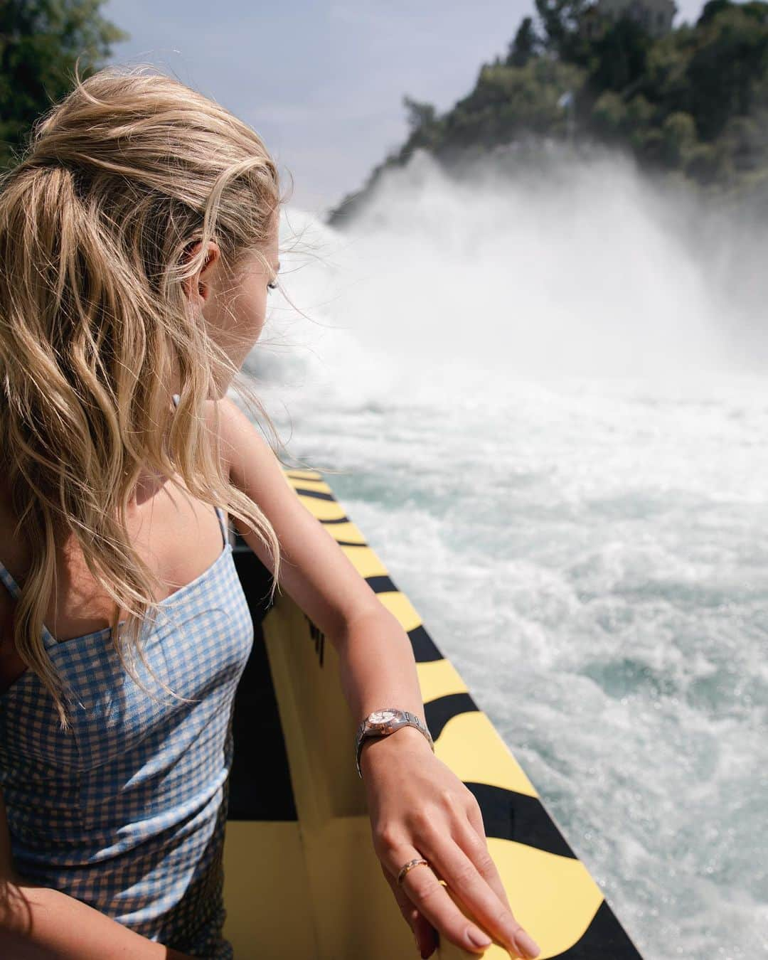 オメガさんのインスタグラム写真 - (オメガInstagram)「#SwissMade / #OMEGAmychoice Falling hard for Rhine Falls and Luzern wearing the #Constellation.」8月2日 19時16分 - omega