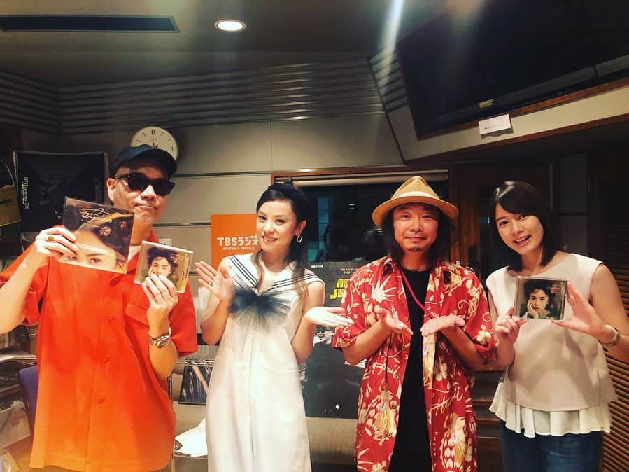 azumiのインスタグラム：「昨夜の #アフター6ジャンクション ！久しぶりの生放送生演奏でした〜！宇多丸さん宇内さんありがとうございました！楽しかった😊 #アトロク #宇多丸 #utamaru #wyolica #ワイヨリカ」