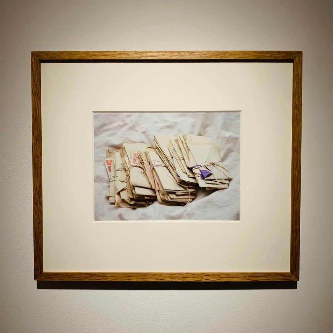 玖瑠実さんのインスタグラム写真 - (玖瑠実Instagram)「小林清乃展 「Polyphony1945 」に行ってきました📃機会が無かったら触れることができなかったことを実際に見て、感じられたり。自分と同じくらいの年齢の当時の女学生の美しい日本語でのやりとりが7つのスピーカーから聴こえてきました。手紙でのやりとり、美しい日本語、今は失われているものを感じられる空間でした☺️ #資生堂ギャラリー#shiseidogallery#shiseidoartegg」8月2日 19時18分 - kurumi_0125_