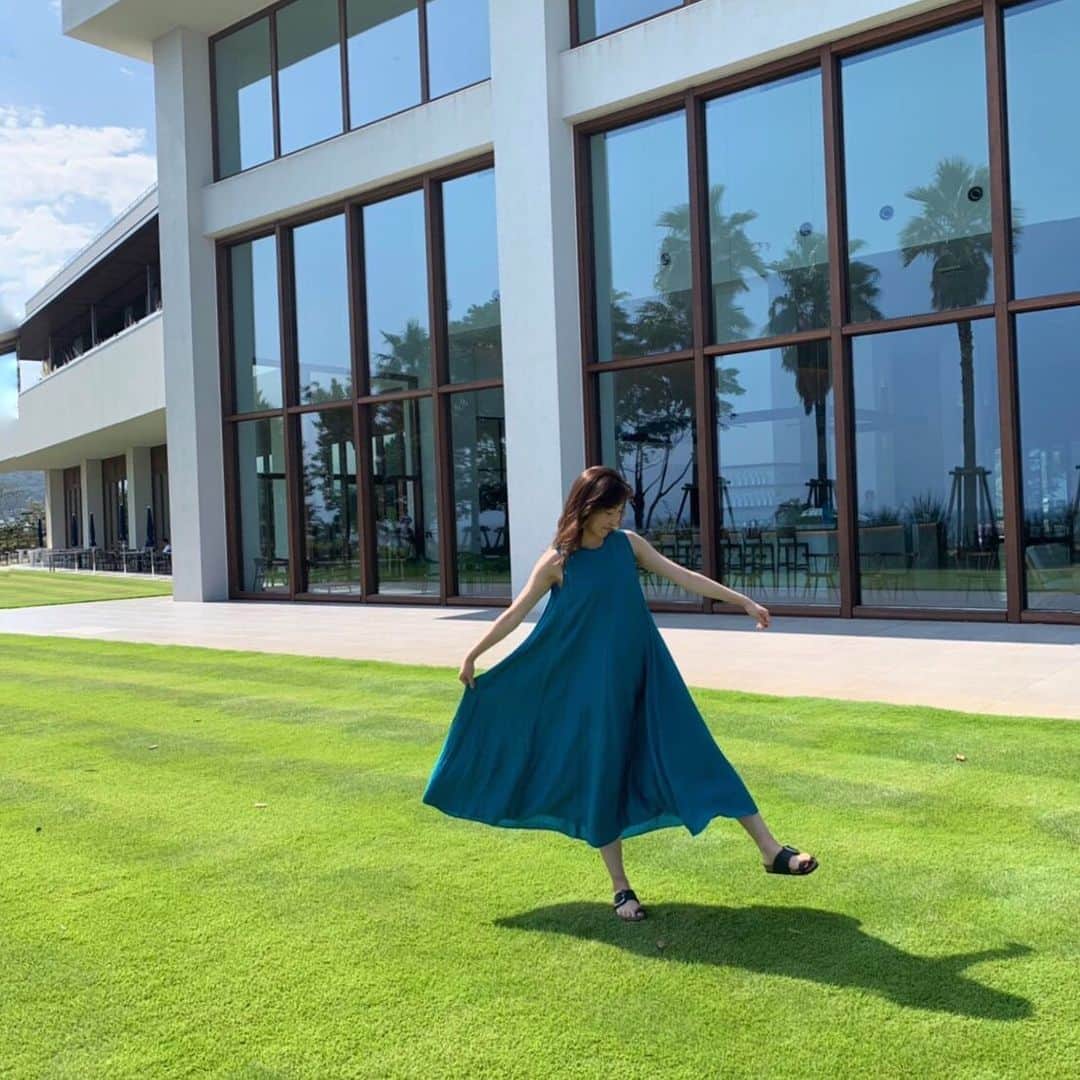 平川はる香のインスタグラム：「. 毎日暑いなぁ🌞 こうも暑いと毎日ワンピースだよ。 ヘビロテのターコイズワンピさん👗 サマードレス楽ちんでかわいくて大好き🙈 . . . #サマードレス#ワンピース#summerdress#ootd#blue#ターコイズブルー#stunninglure」