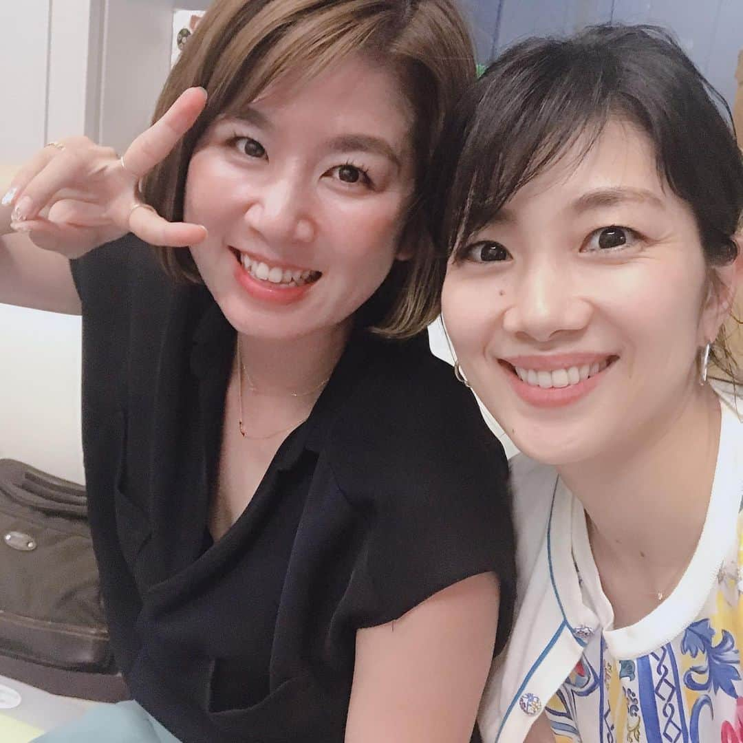 潮田玲子さんのインスタグラム写真 - (潮田玲子Instagram)「今日はJ SPORTSにてタイオープンの解説させて頂きました！ 明日、明後日も行います！ @bdmntnfujiimizuki にもちょこっと会えました〜😍❤️🙌 ちなみに明日の日本テレビgoingにもVTR出演予定です！  是非ご覧ください！  #バドミントン #タイオープン #解説 #jsports」8月2日 19時42分 - reikoshiota_official