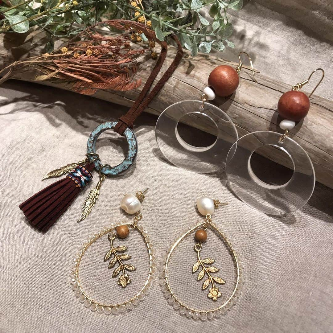 BOX CHARM Industryさんのインスタグラム写真 - (BOX CHARM IndustryInstagram)「こんばんは🌿 ウッドパーツとプラパーツ相性抜群です！組み合わせ次第で色々なデザインが出来ますよ！！ . . . #boxcharmindustry #boxcharm #handmade #accessories #handmadejewelry #wood #ボックスチャームインダストリー #ボックスチャーム #ハンドメイド #ハンドメイドアクセサリー #ウッドパーツ #プラパーツ #タッセル #キャットストリート  #東京 #原宿 #原宿キャットストリート #夏休み #夏休み旅行」8月2日 19時40分 - bcindustry_