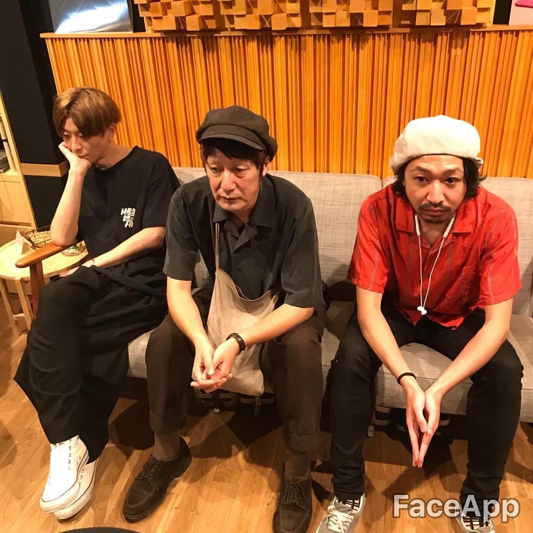THE BAWDIESさんのインスタグラム写真 - (THE BAWDIESInstagram)「今日からレコーディング再開！！ 病み上がりのロイ君がやたら老け込んでるのは気のせいかな？  by taxman  #老け込むroy #健康第一」8月2日 19時45分 - thebawdies