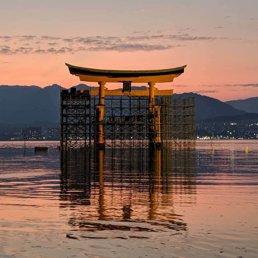 東京DANDYのインスタグラム：「In 1643 Scholar Hayashi Gaho named Itsukushima Shrine in Hiroshima Prefecture as one of the top 3 views in Japan. Pictured here tonight this view seems imperfect due to the scaffolding but I see this as a perfect reflection of Japan today -  constant renovation, demolition and construction in time for the 2020 Olympics.  In the month that marks the 74th anniversary of the dropping of the atomic bomb it's important not just  to remember the terrible things that have happened in the past but equally important to celebrate the beauty we have today. It's everywhere. #厳島神社  #広島県」