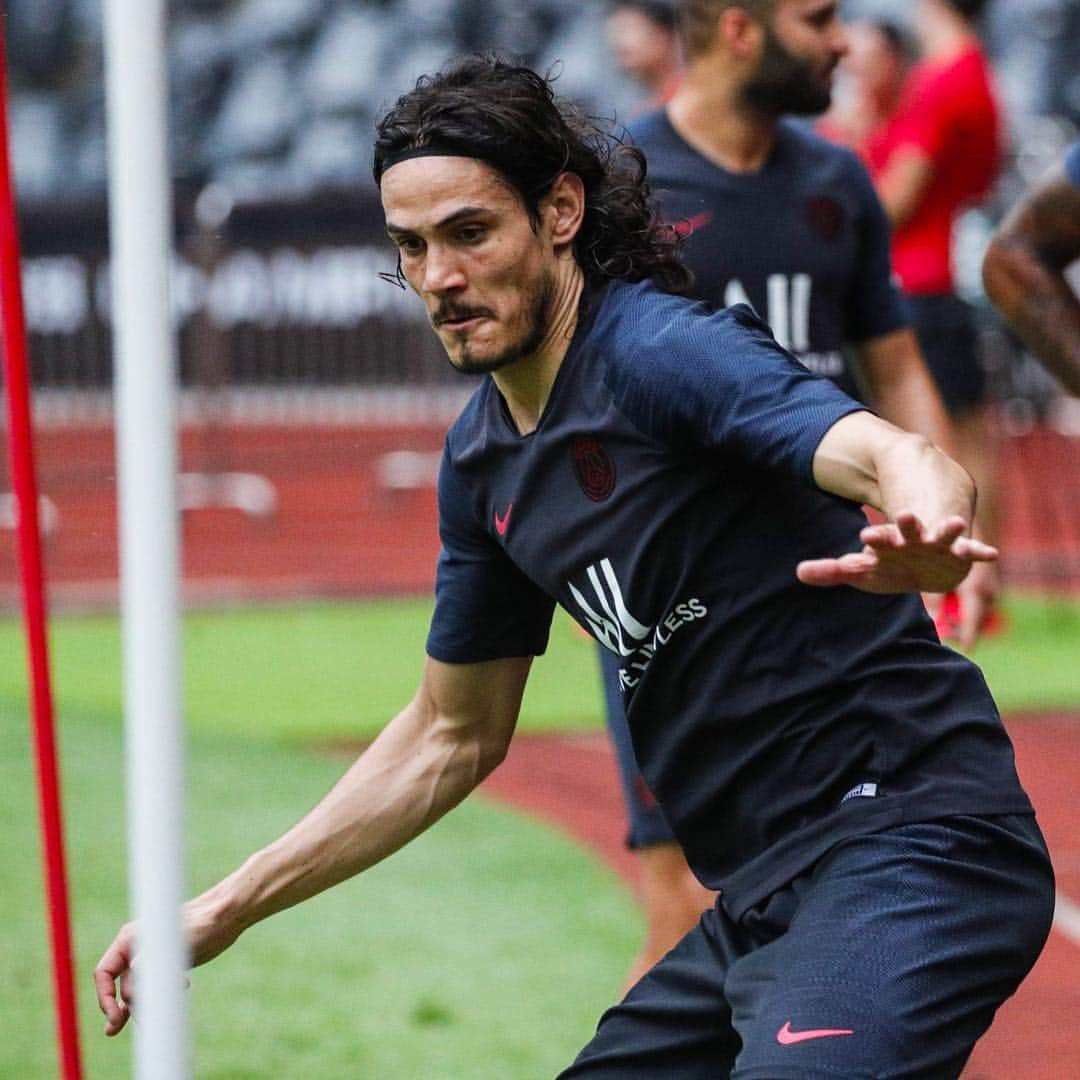 パリ・サンジェルマンFCさんのインスタグラム写真 - (パリ・サンジェルマンFCInstagram)「🔛 Strength and intensity 🔛 Force et intensité . ⚽️ @cavaniofficial21 . 🏆 #TrophéedesChampions #ChinaSummerTour2019🇨🇳 . #ICICESTPARIS #AllezParis #Matador #PSGSRFC #PSG #ParisSaintGermain #Paris #Football」8月2日 19時53分 - psg