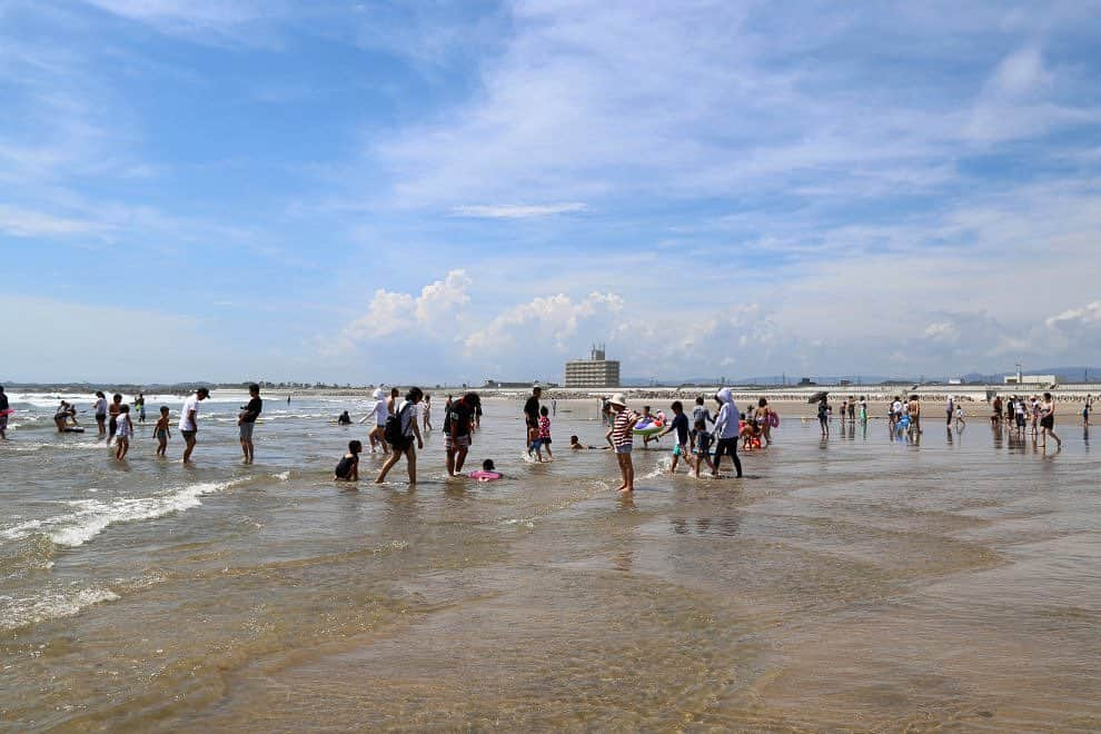 福島県さんのインスタグラム写真 - (福島県Instagram)「来て！ 四倉海水浴場　 いわきで一番広い砂浜で、ゆったりとした開放的な海水浴場です。駐車場、シャワー、更衣室が完備されているほか、「道の駅よつくら港」が隣接しており便利です。 #いわき市 #四倉 #海水浴 #福島 #ふくしま #ふくしまからはじめよう #来て #fukushima #futurefromfukushima #japantrip #fukushimatrip  #traveljapan #instagramjapan #japan_of_insta  #insta_fukushima  #special_spot_」8月2日 19時53分 - realize_fukushima