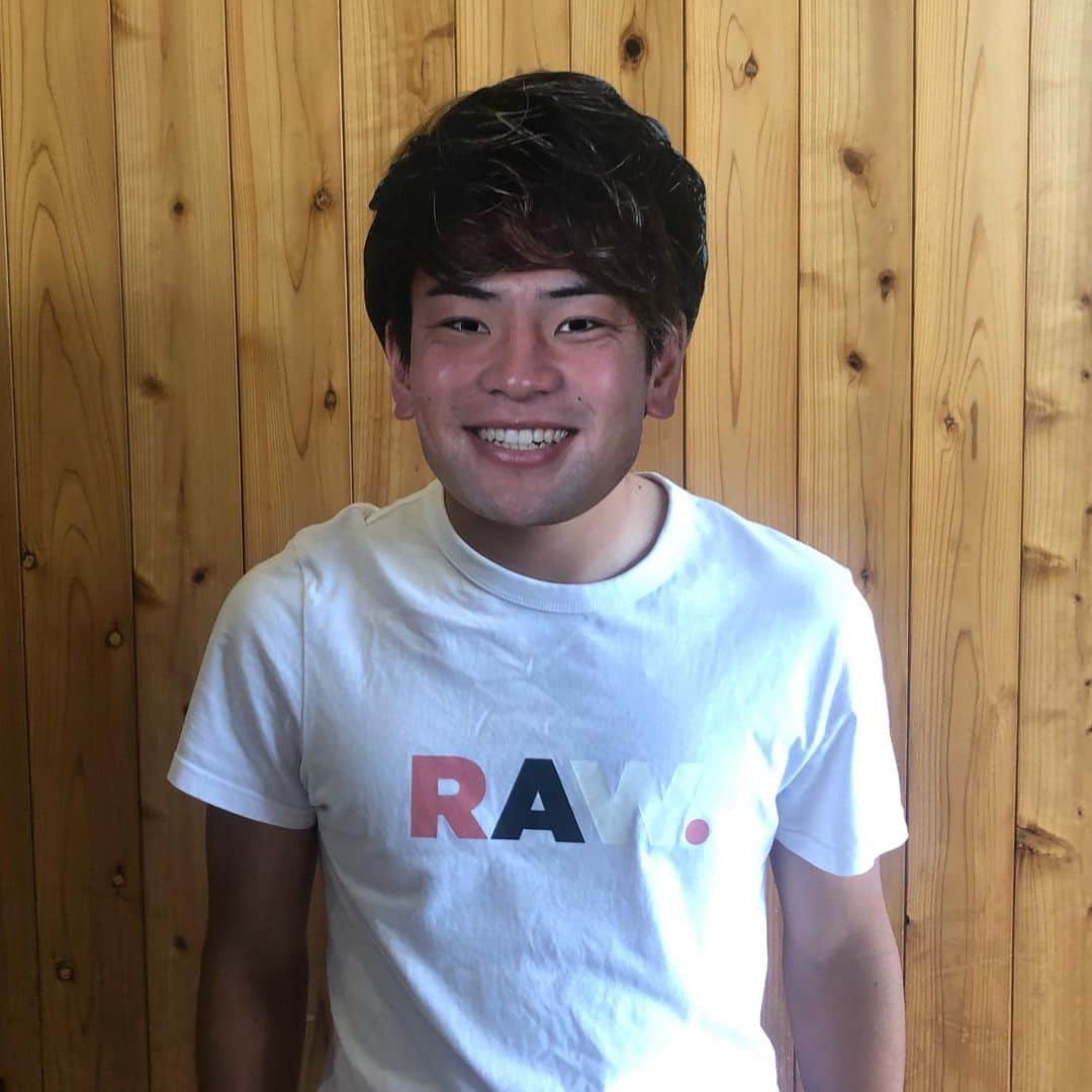 のインスタグラム：「お面付けてるのはだーれだ #ベガルタ仙台 #仙台 #サッカー #Jリーグ #2019シーズン #スローガン #ReVolution #永戸勝也 #2番 #お面 #新商品」